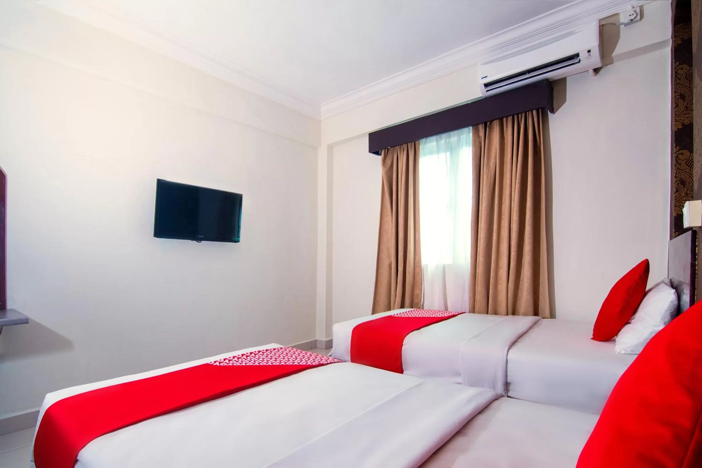 Bedroom, Bed in OYO 528 Andaman Sea Hotel