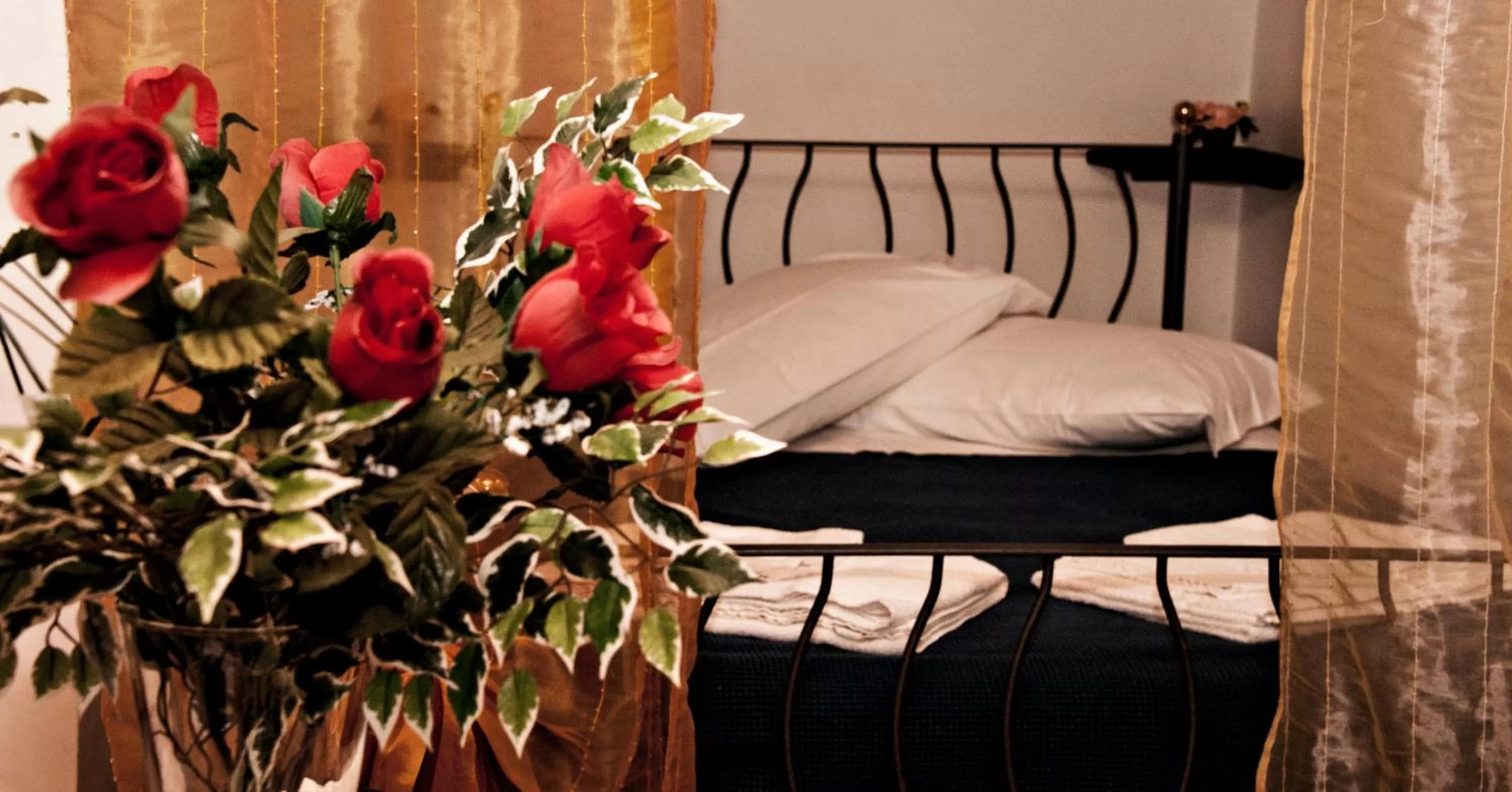 Decorative detail, Bed in Giardino Dei Trulli