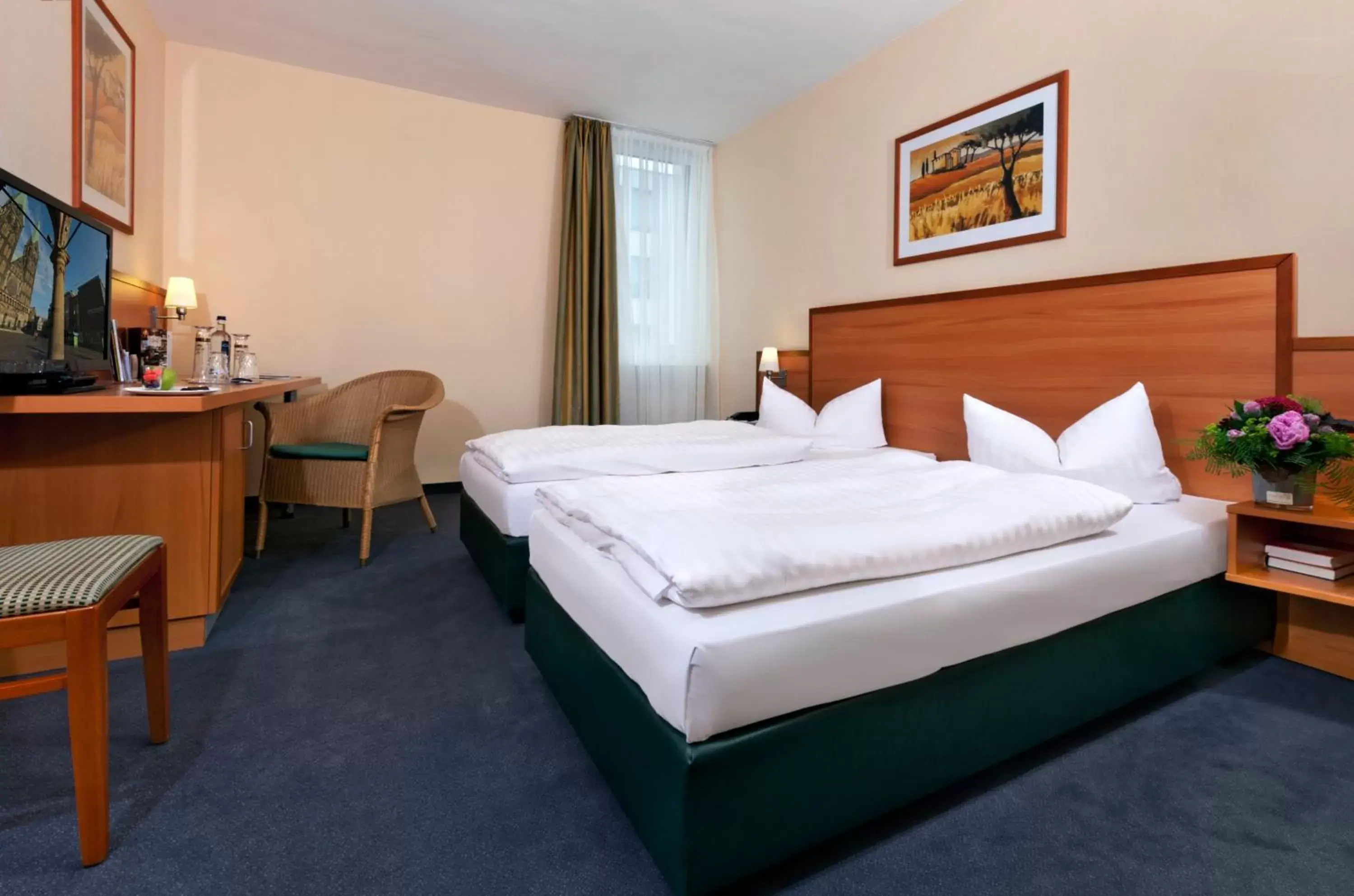 Photo of the whole room, Bed in IntercityHotel Bremen