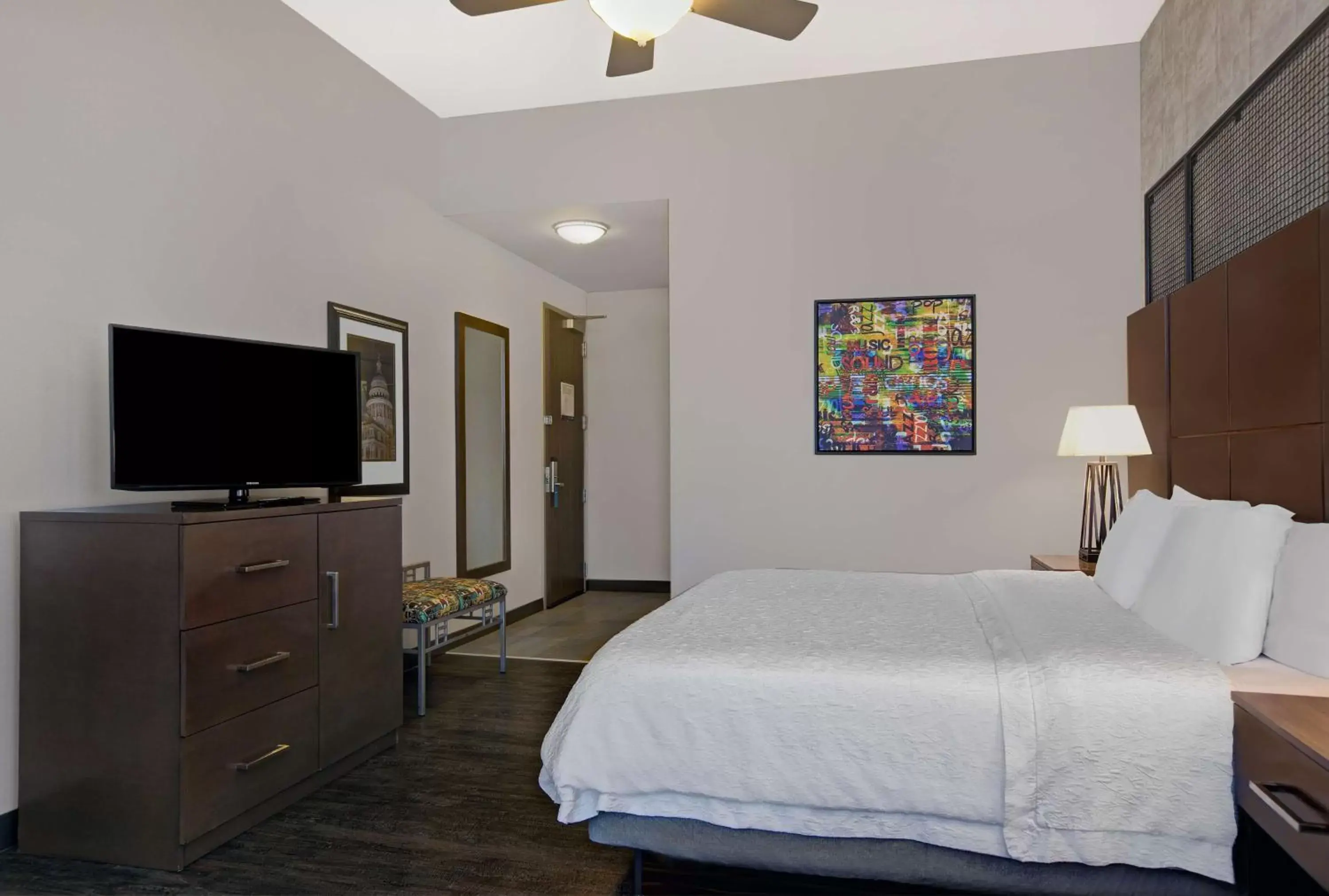Bed in Hampton Inn and Suites Austin University Capitol