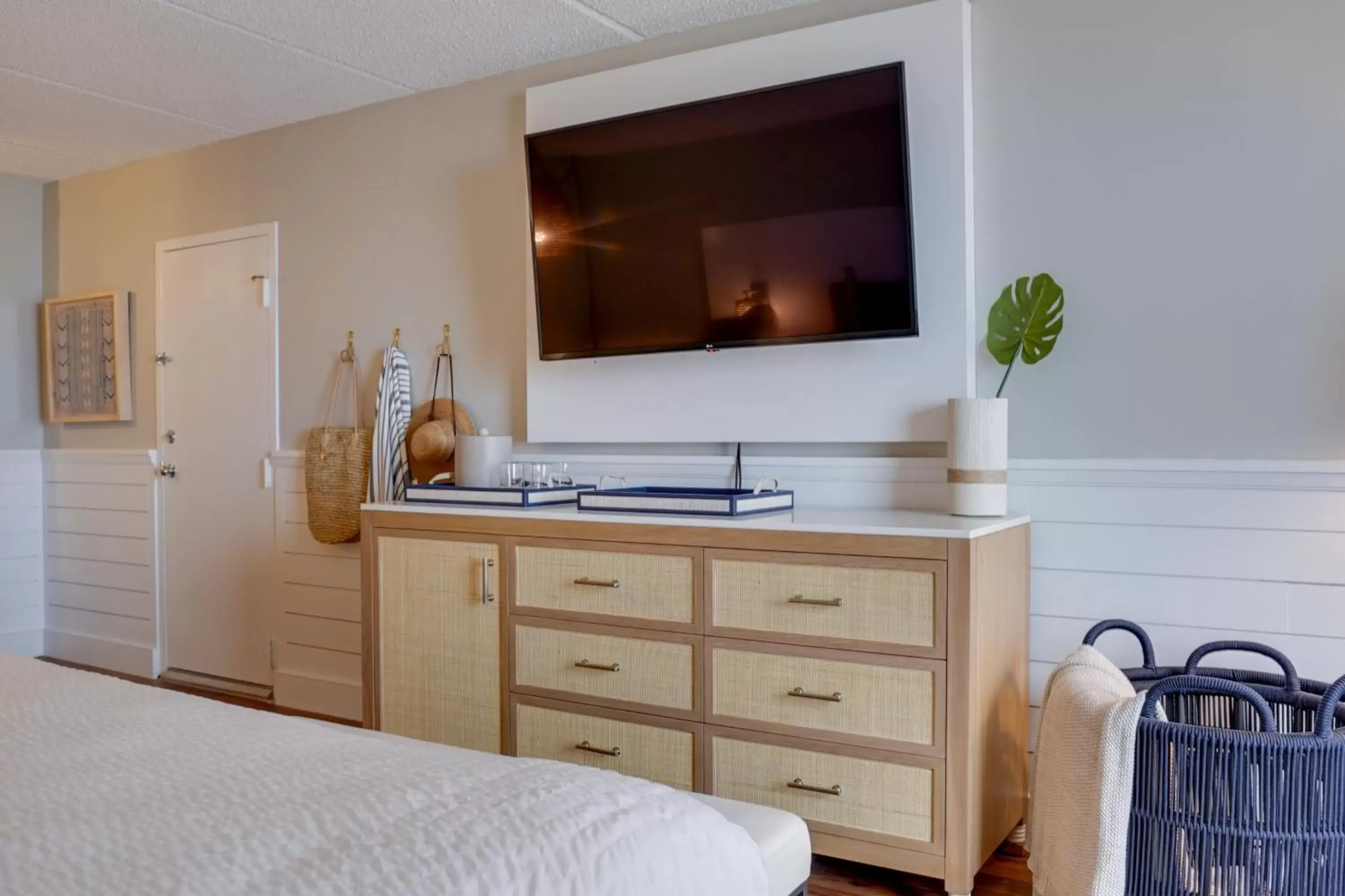 Photo of the whole room, TV/Entertainment Center in Ashore Resort & Beach Club