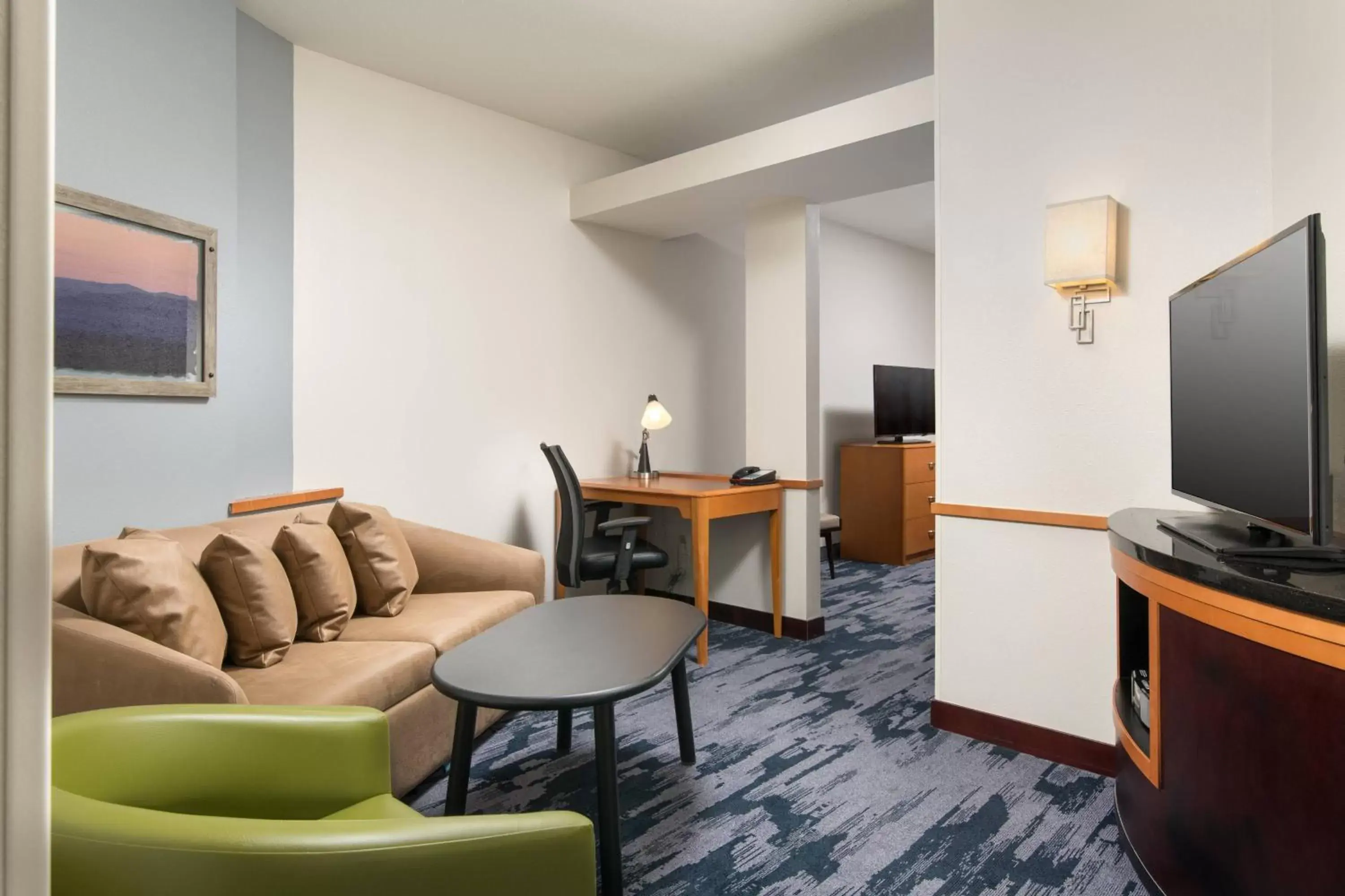 Photo of the whole room, Seating Area in Fairfield Inn & Suites Chattanooga I-24/Lookout Mountain