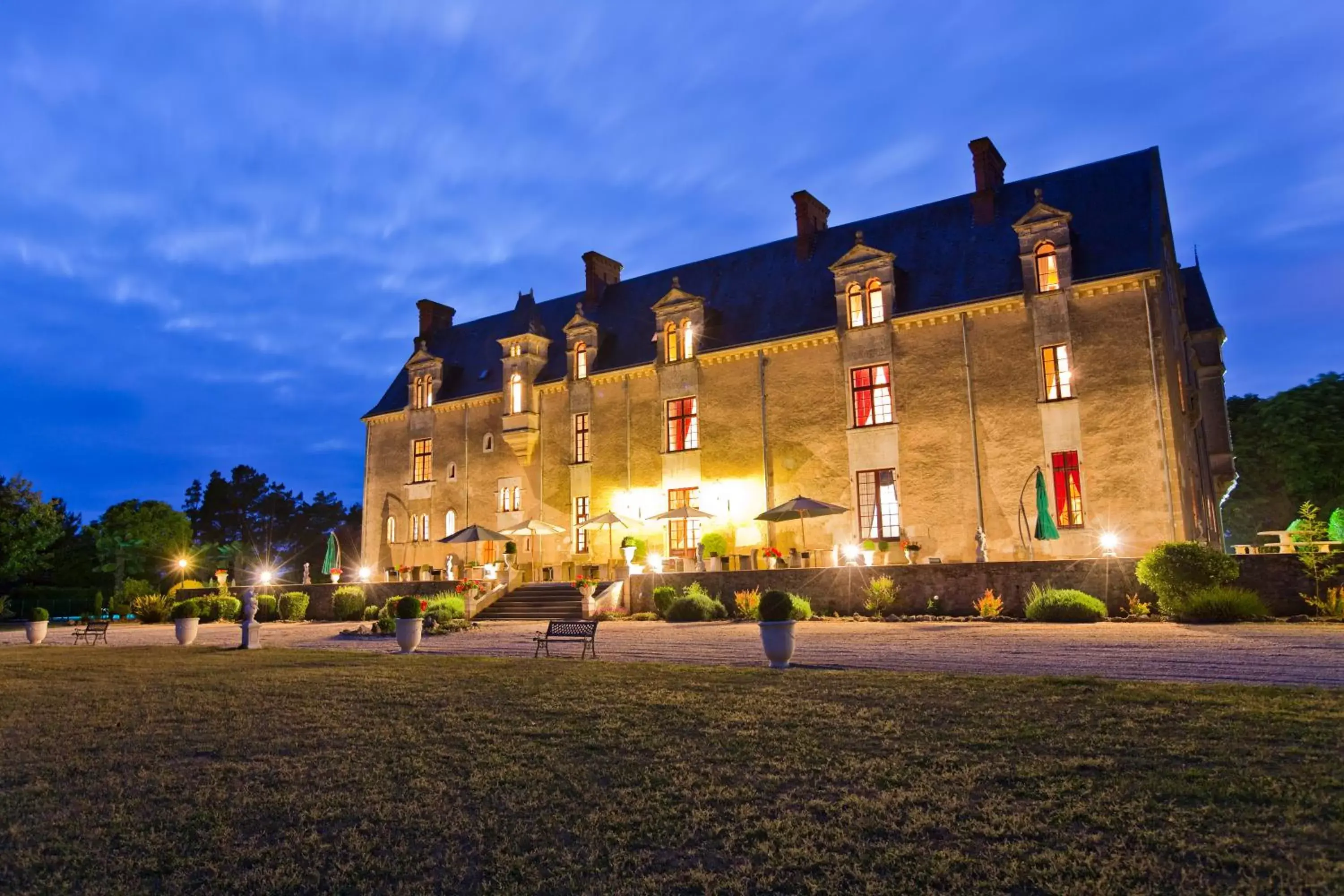 Facade/entrance, Property Building in Château de la Verie