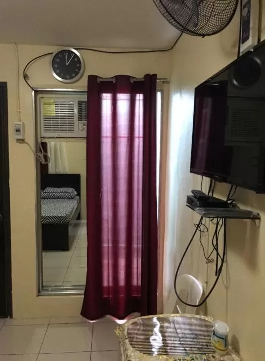 Bed in RV3 TRANSIENT HOUSE