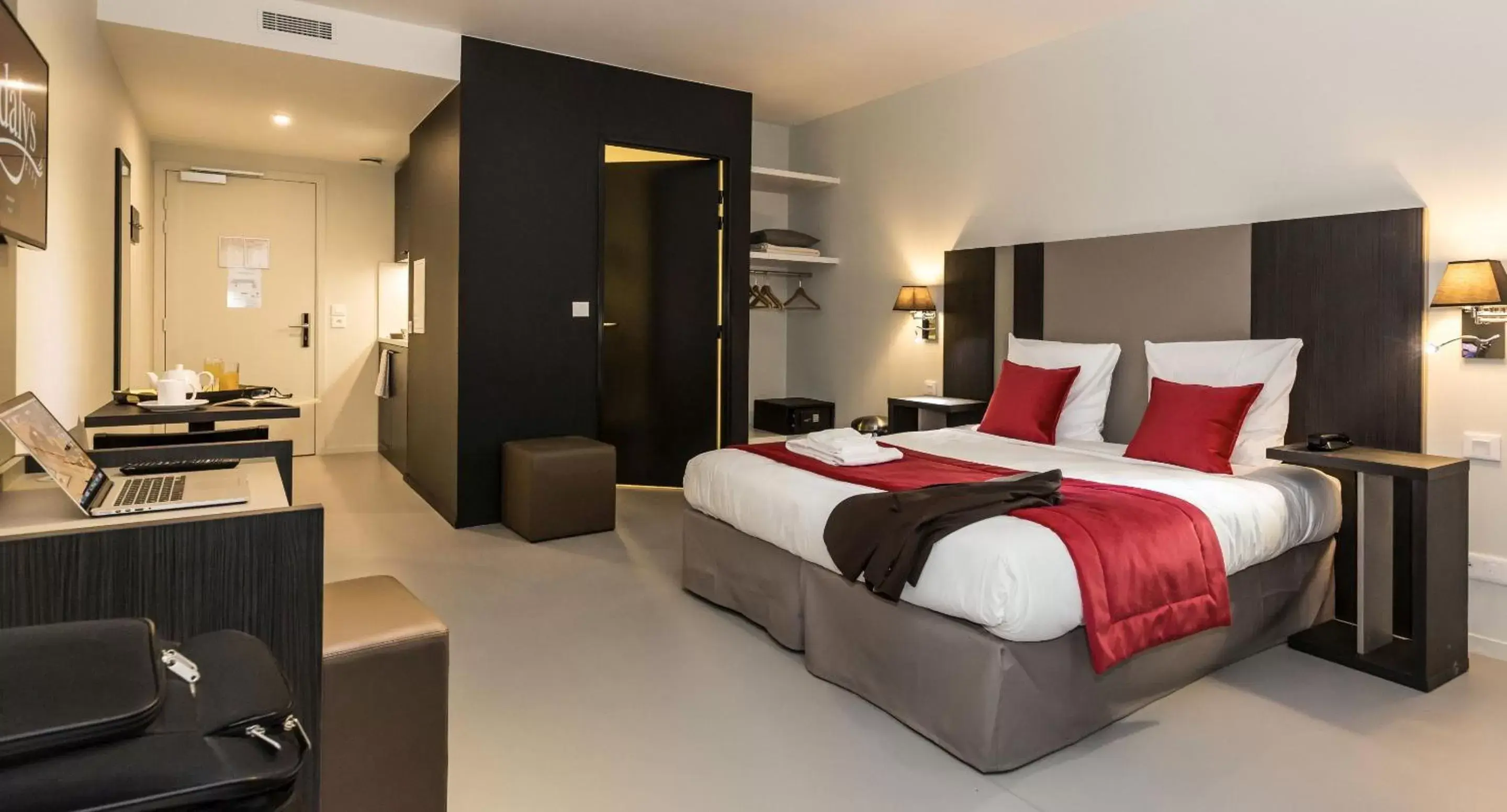 Bedroom, Bed in Odalys City Paris XVII