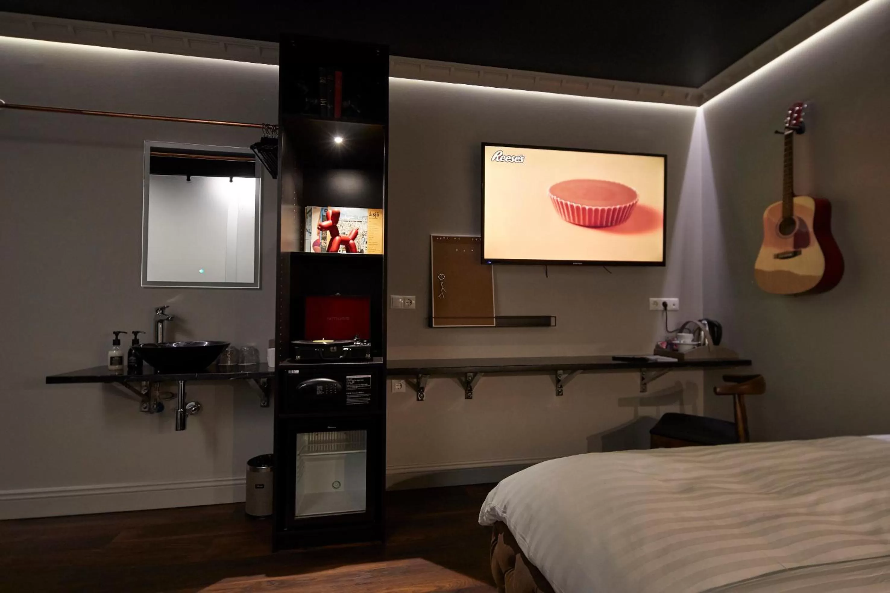 TV and multimedia in Hotel Akureyri Dynheimar