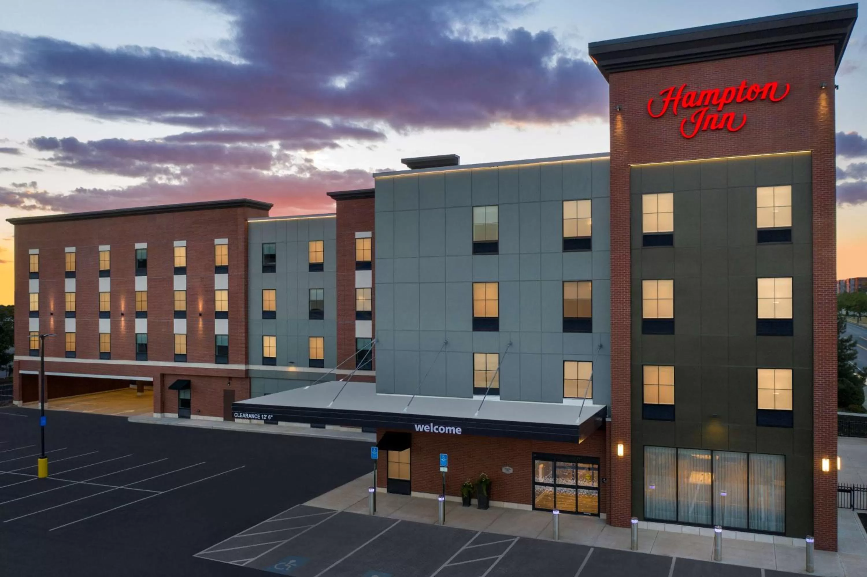 Property building in Hampton Inn Boston Logan Airport Chelsea