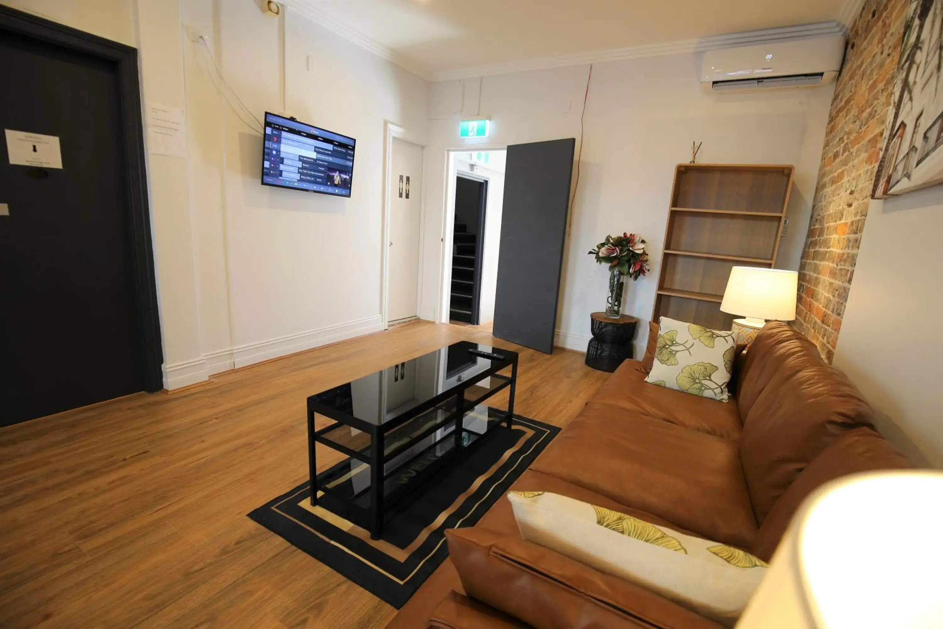 TV and multimedia, Seating Area in Newtown Budget Hotel