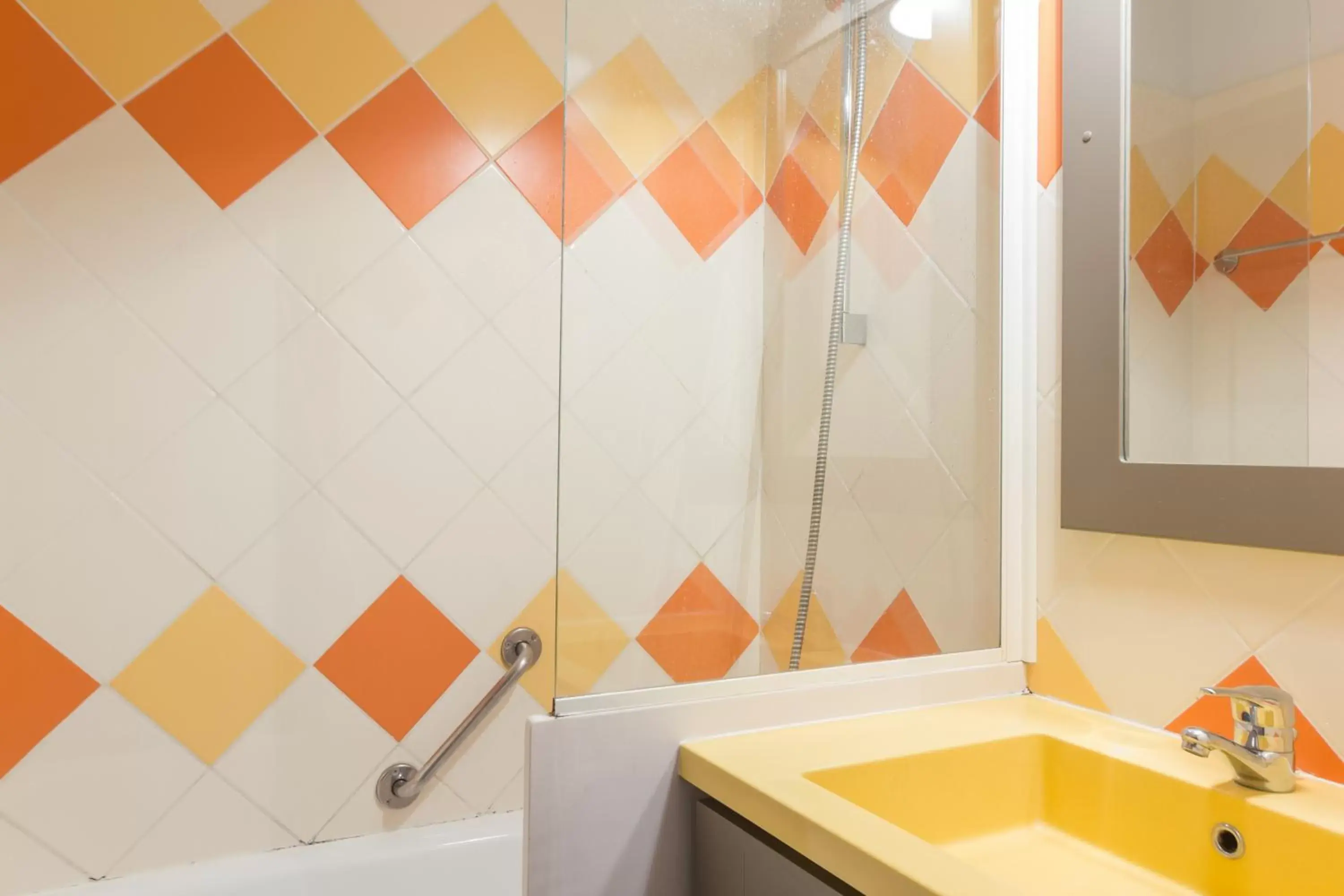 Shower, Bathroom in Résidence Pierre & Vacances Les Citronniers