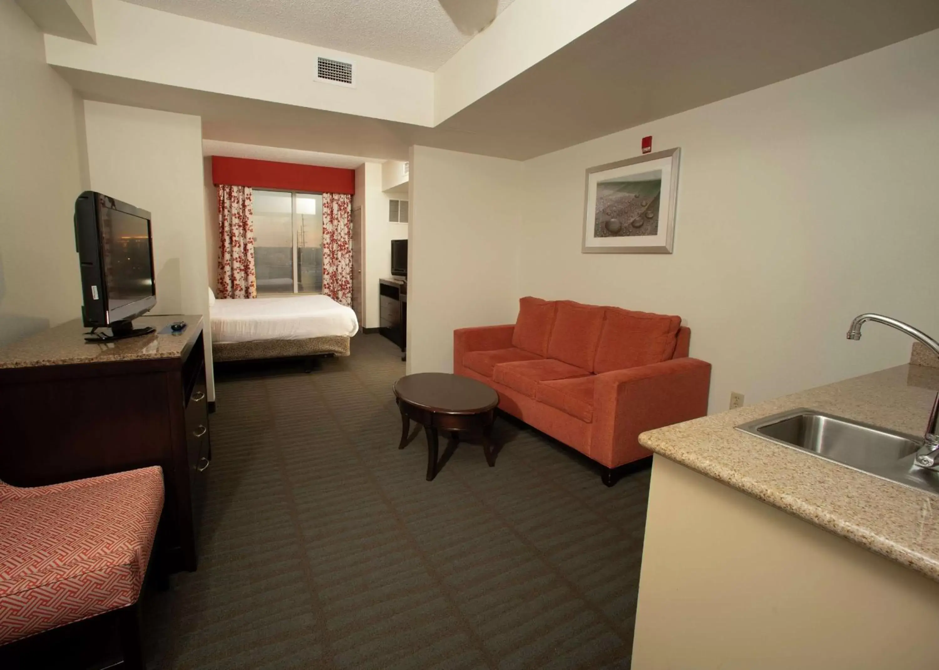 Bedroom, Seating Area in Hilton Garden Inn Springfield, IL