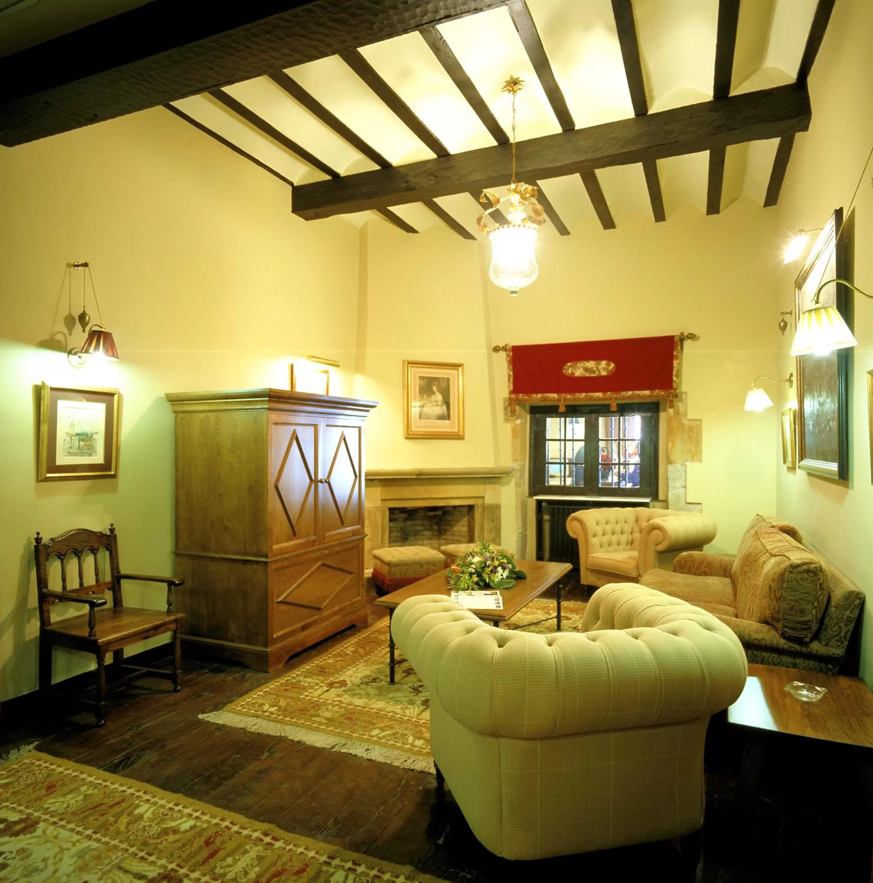 Lounge or bar in Parador de Santillana Gil Blas