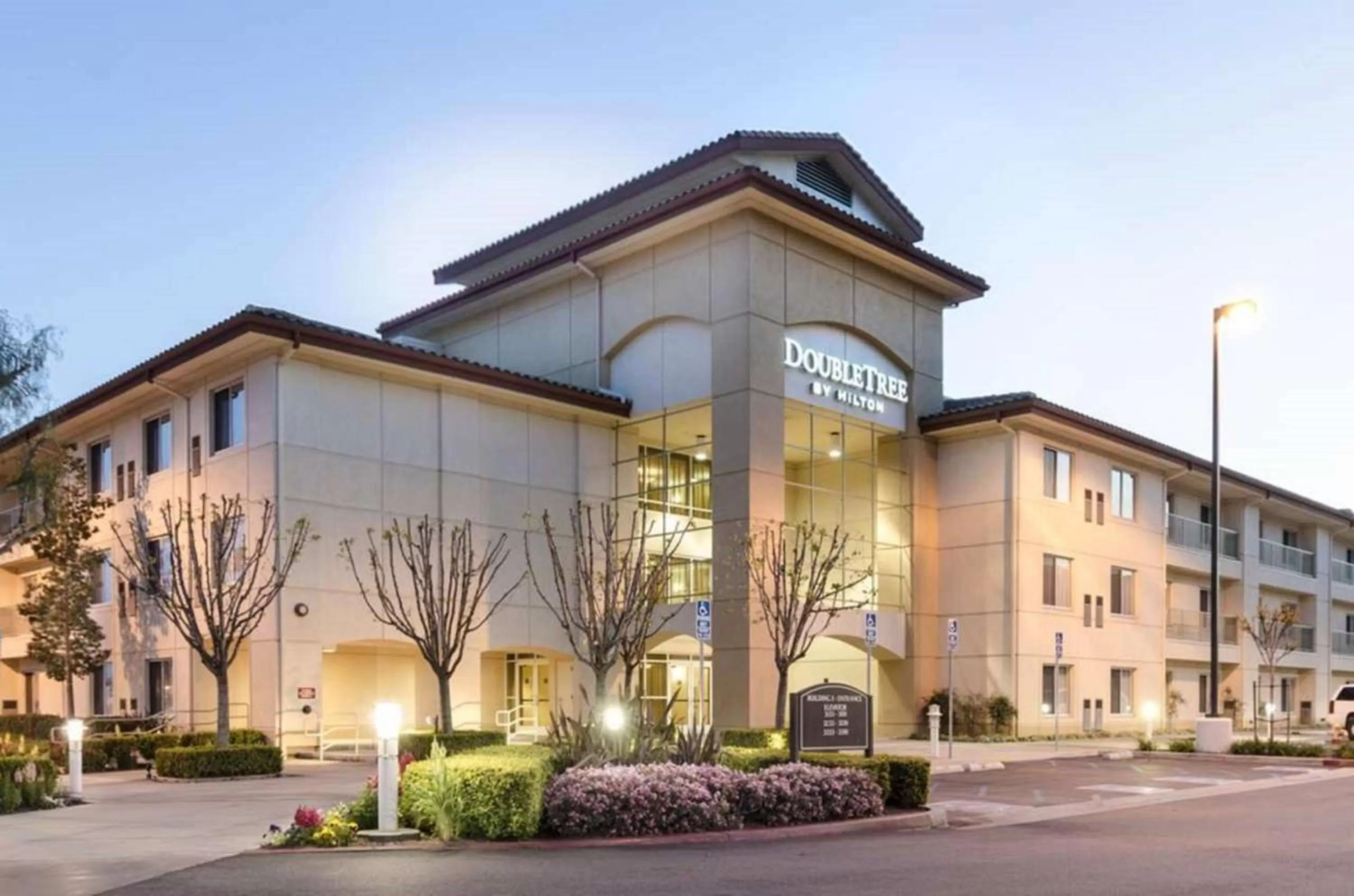 Property building in DoubleTree by Hilton Ontario Airport