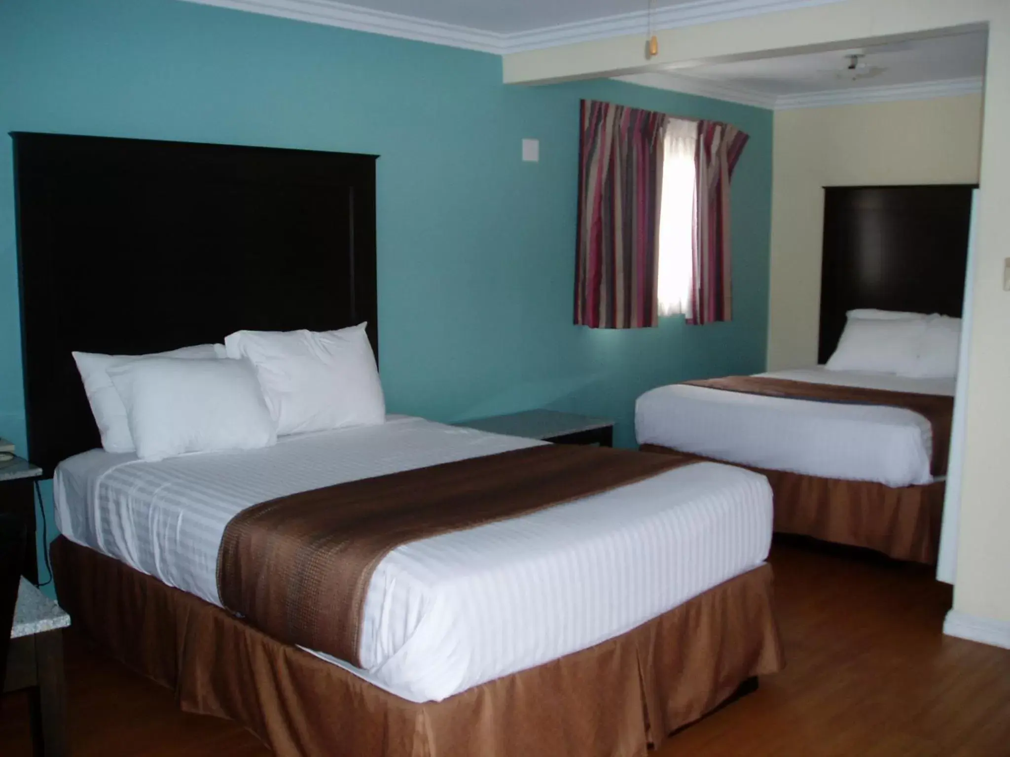 Photo of the whole room, Bed in Rockview Inn and Suites