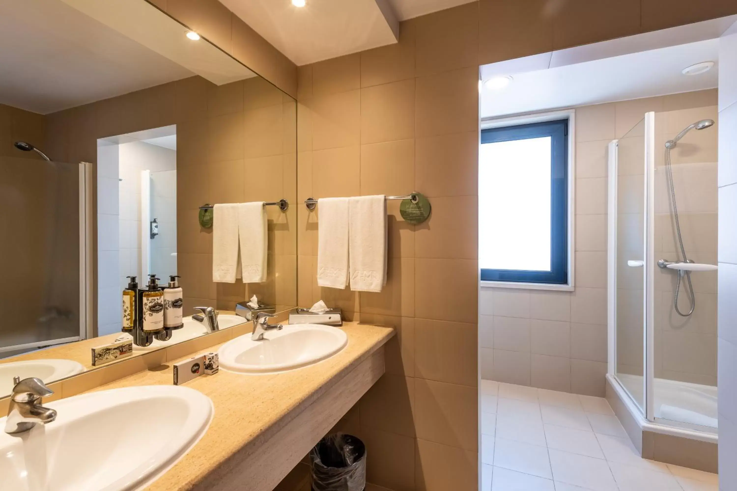 Toilet, Bathroom in Hotel Mundial