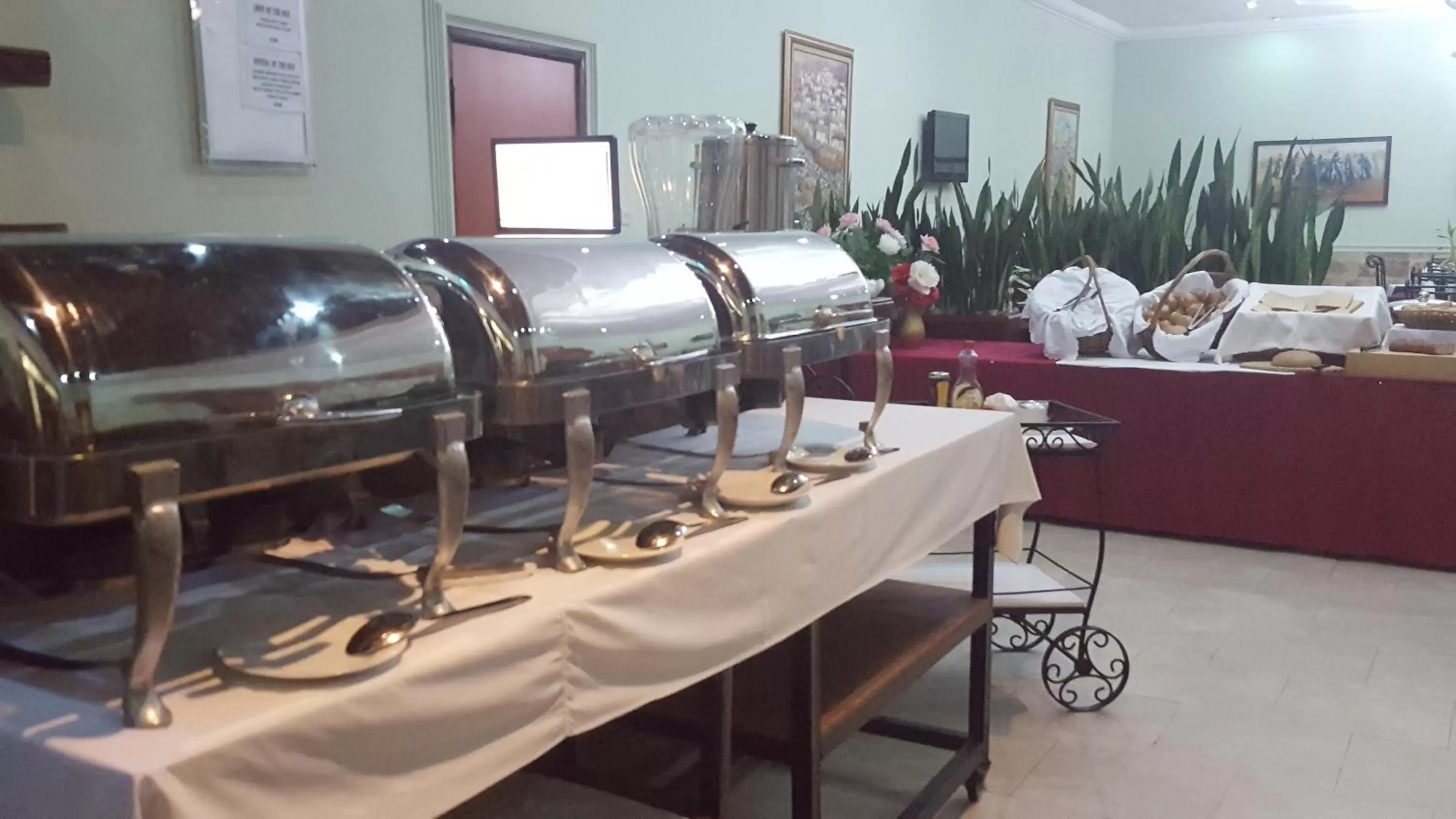 Buffet breakfast, Restaurant/Places to Eat in Bougainvillea Hotels