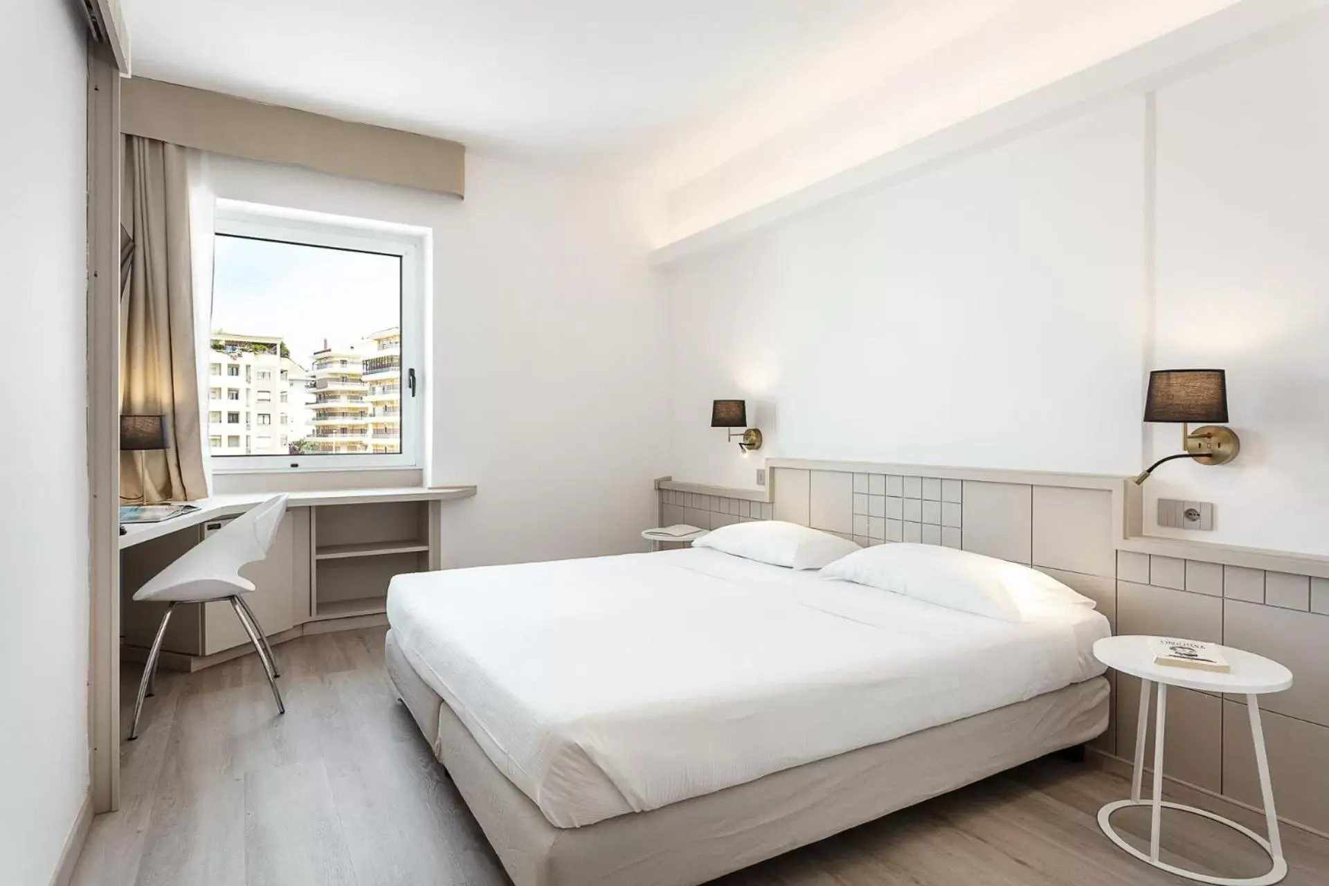 Bed in Hotel Carlo Felice