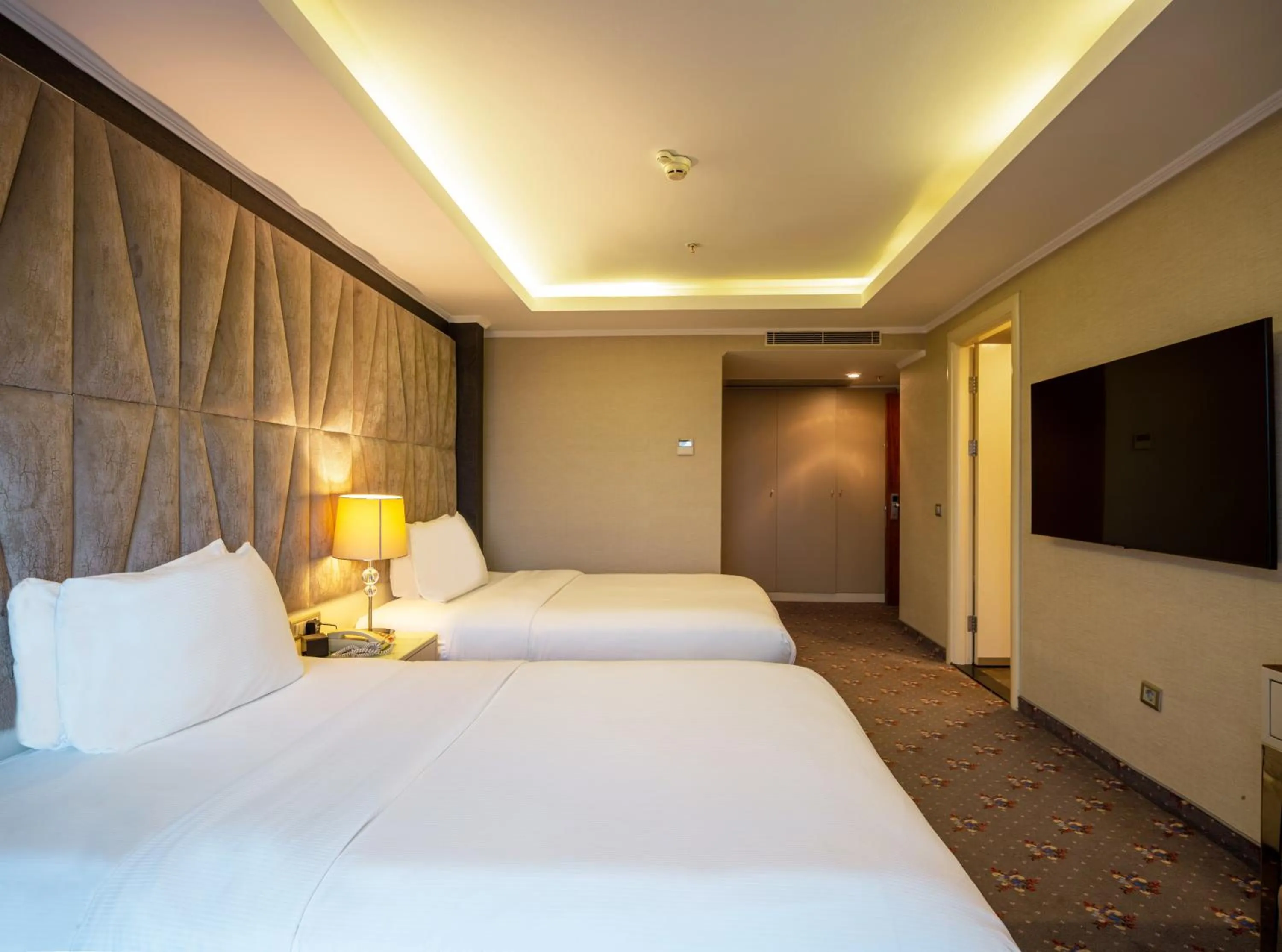 Bed in DoubleTree by Hilton Izmir - Alsancak