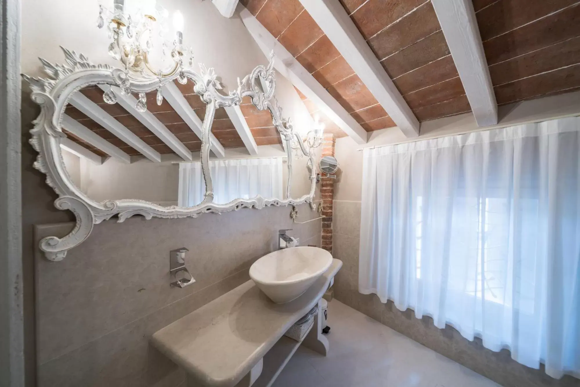 Bathroom in Regia Rosetta - Royal Rooms Borghetto