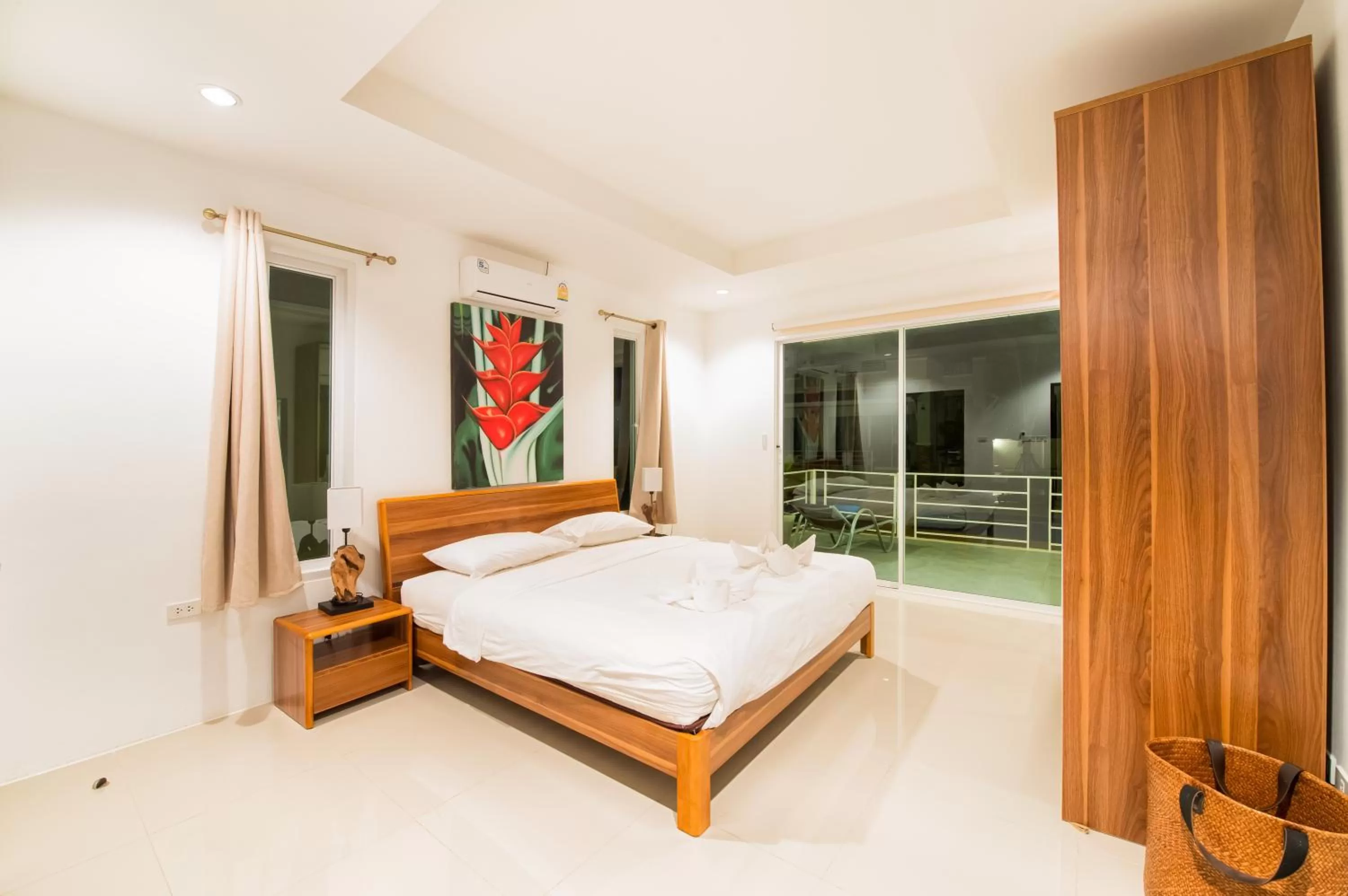 Photo of the whole room, Bed in Oriental Beach Pearl Resort