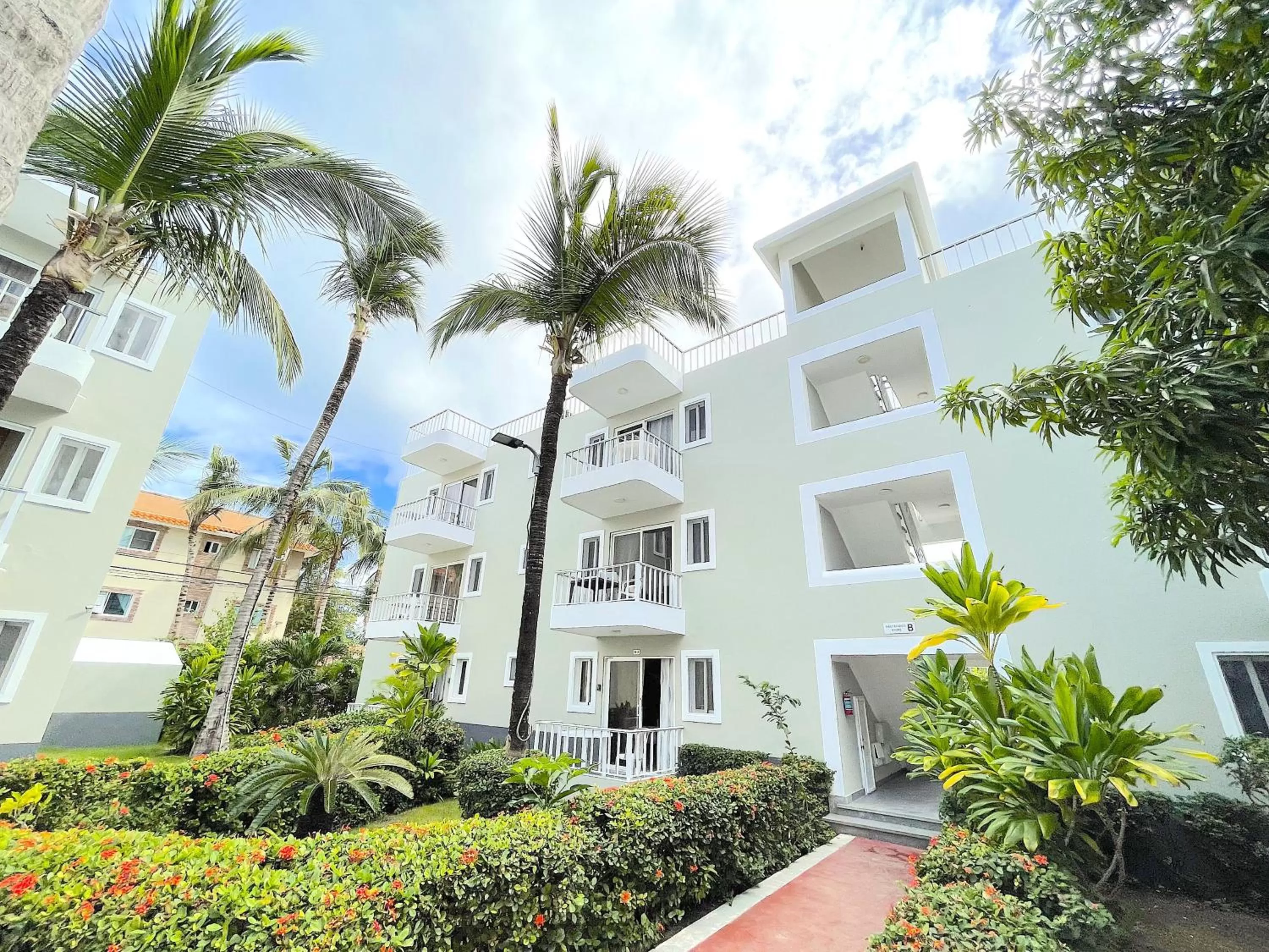 Property Building in Sol Caribe del MAR BEACH STUDIOS WiFi HOTEL Los Corales Bavaro La Altagracia BEACH CLUB & SPA