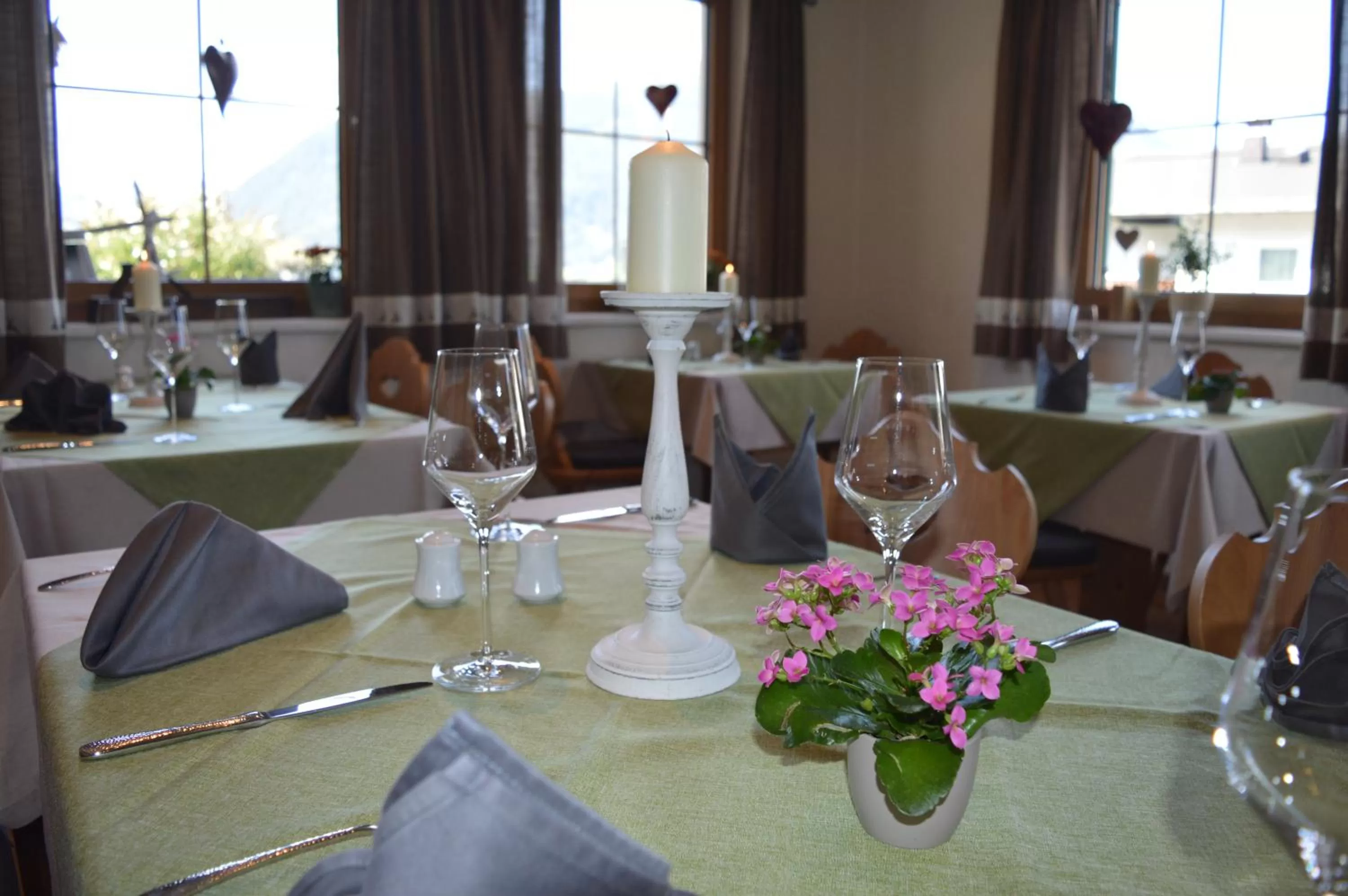 Restaurant/places to eat in Hotel zum Urviech -Erwachsenenhotel-