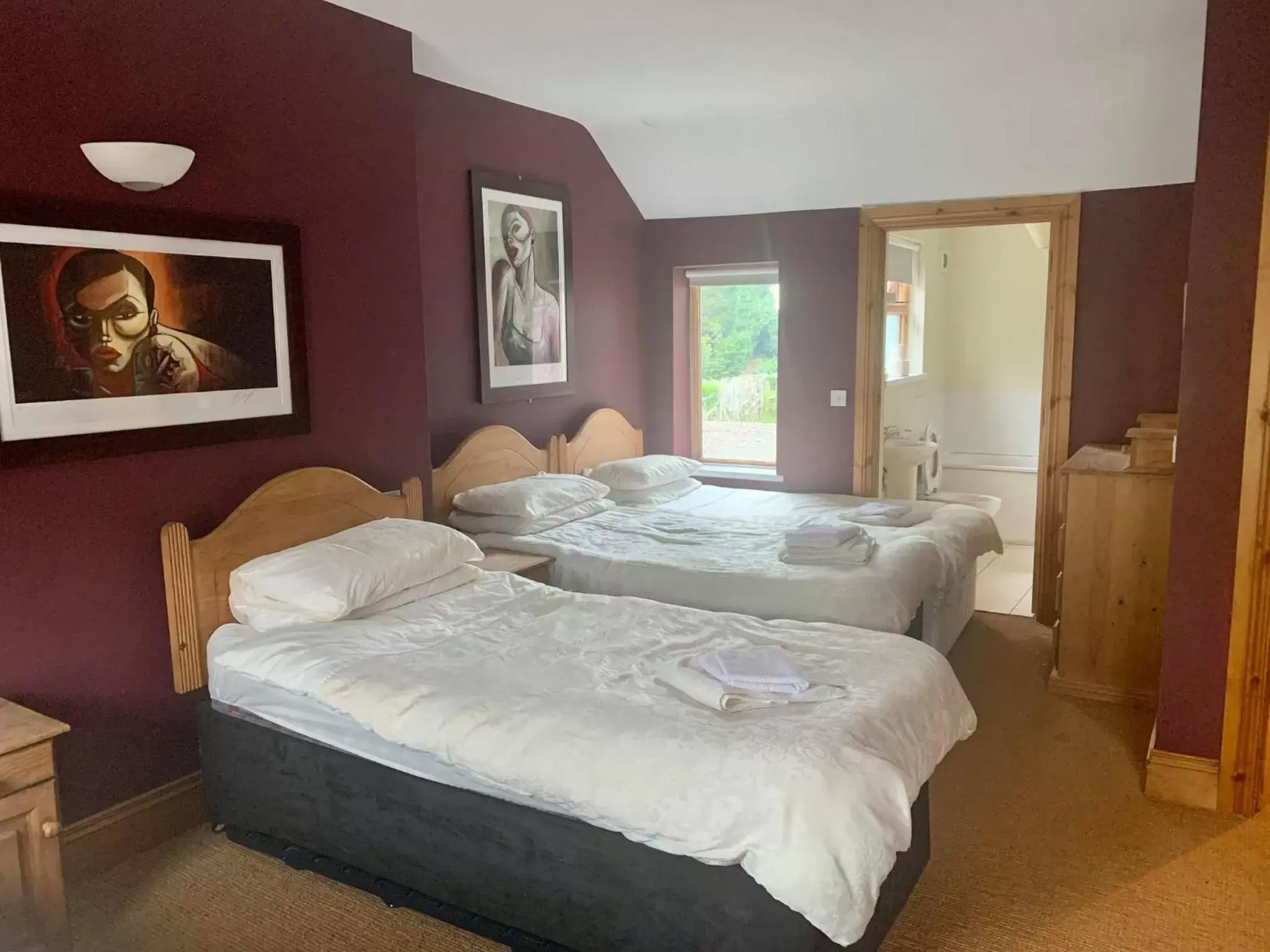 Bed in Paul Arthurs Restaurant & Rooms - Kircubbin
