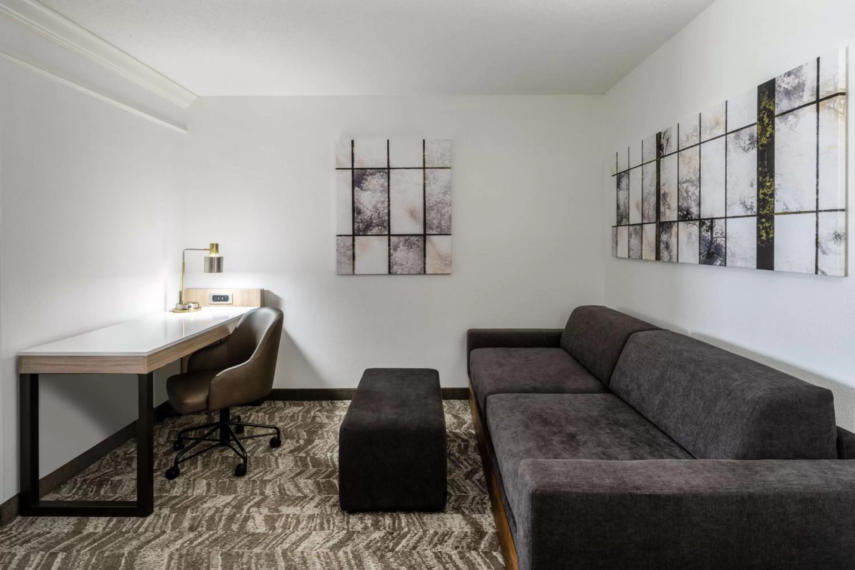 Living room in SpringHill Suites by Marriott Colorado Springs South