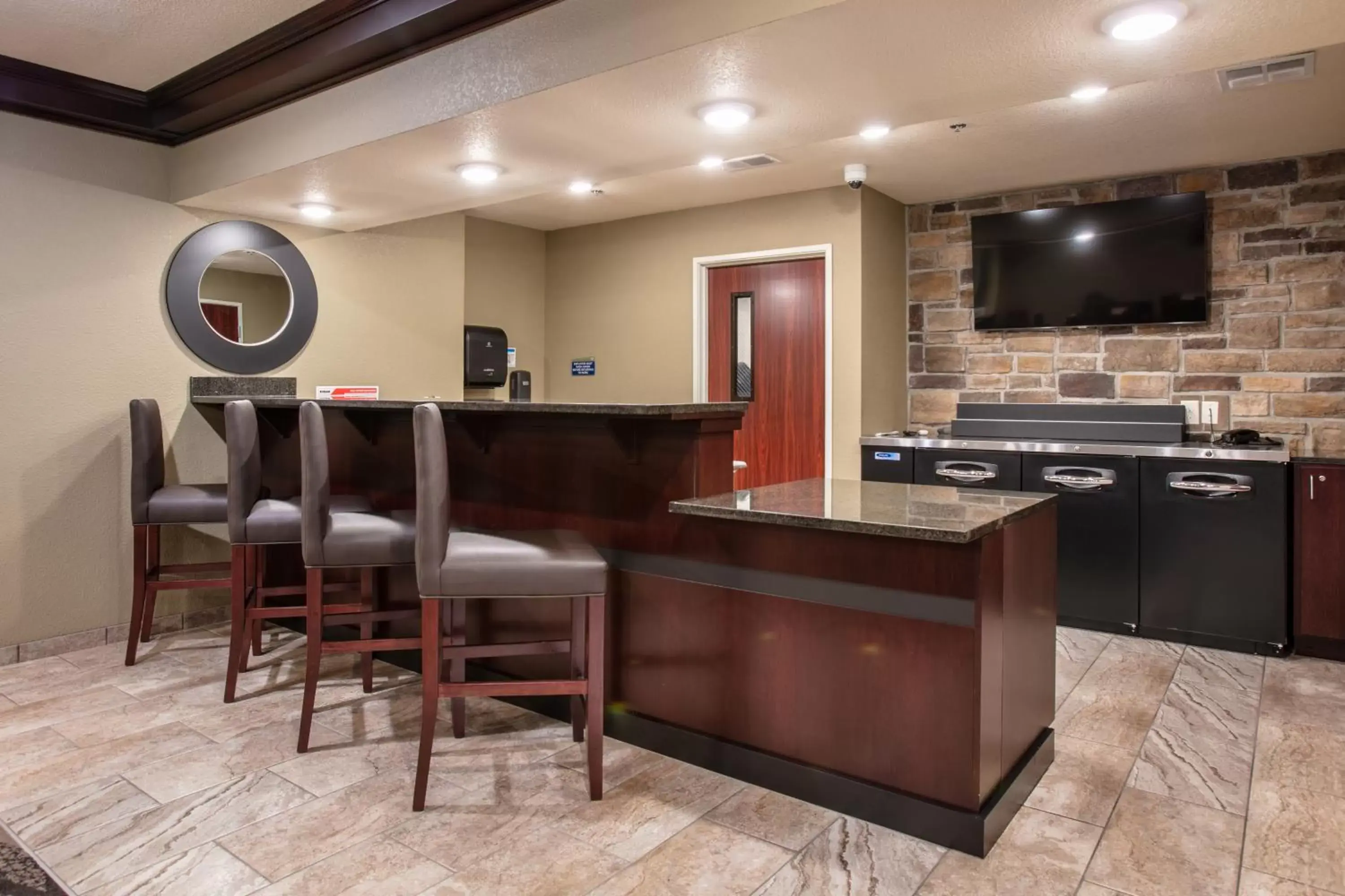 Communal lounge/ TV room in Cobblestone Inn & Suites - Pine Bluffs