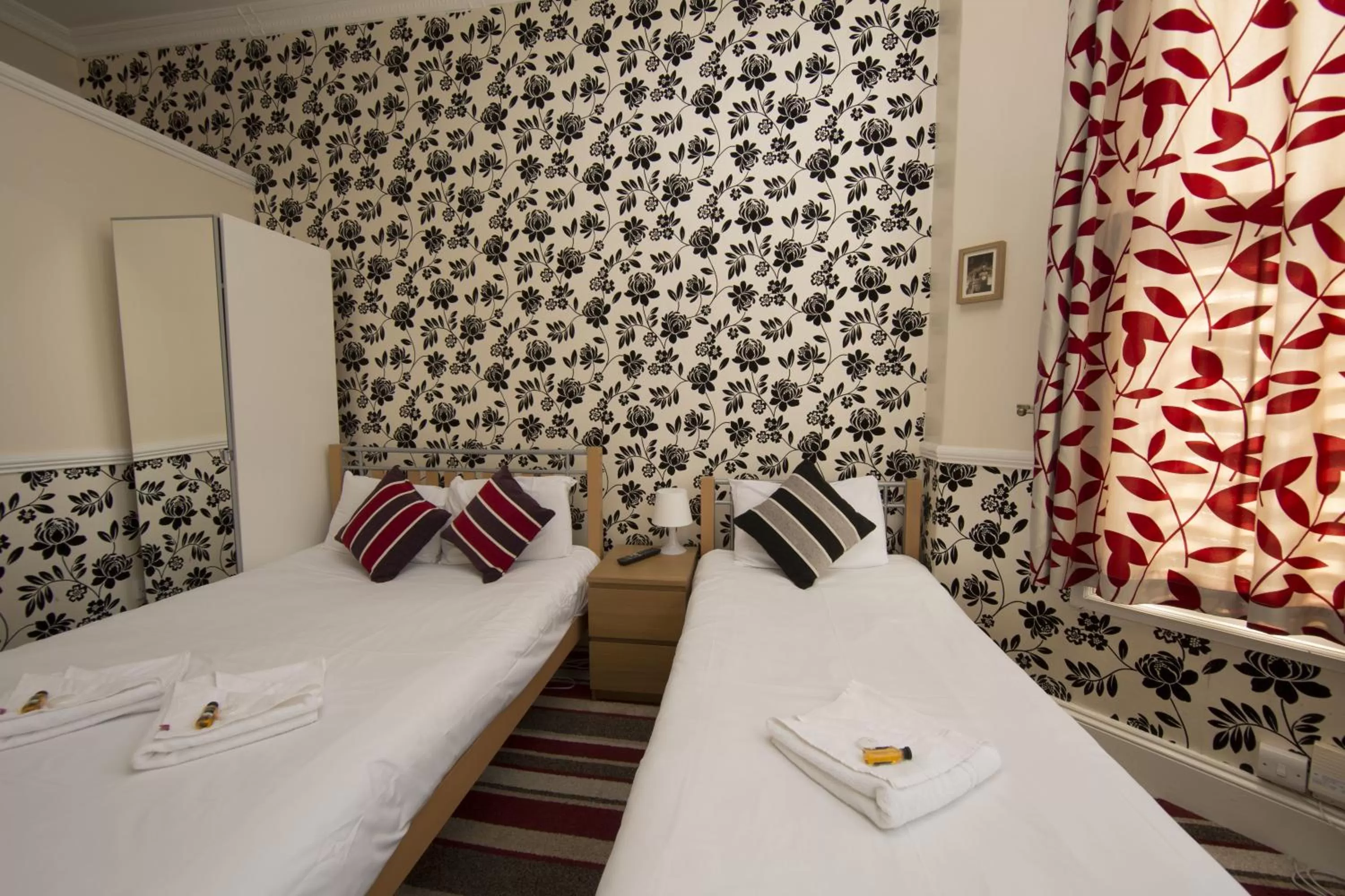 Bed in Royal London Hotel By Saba