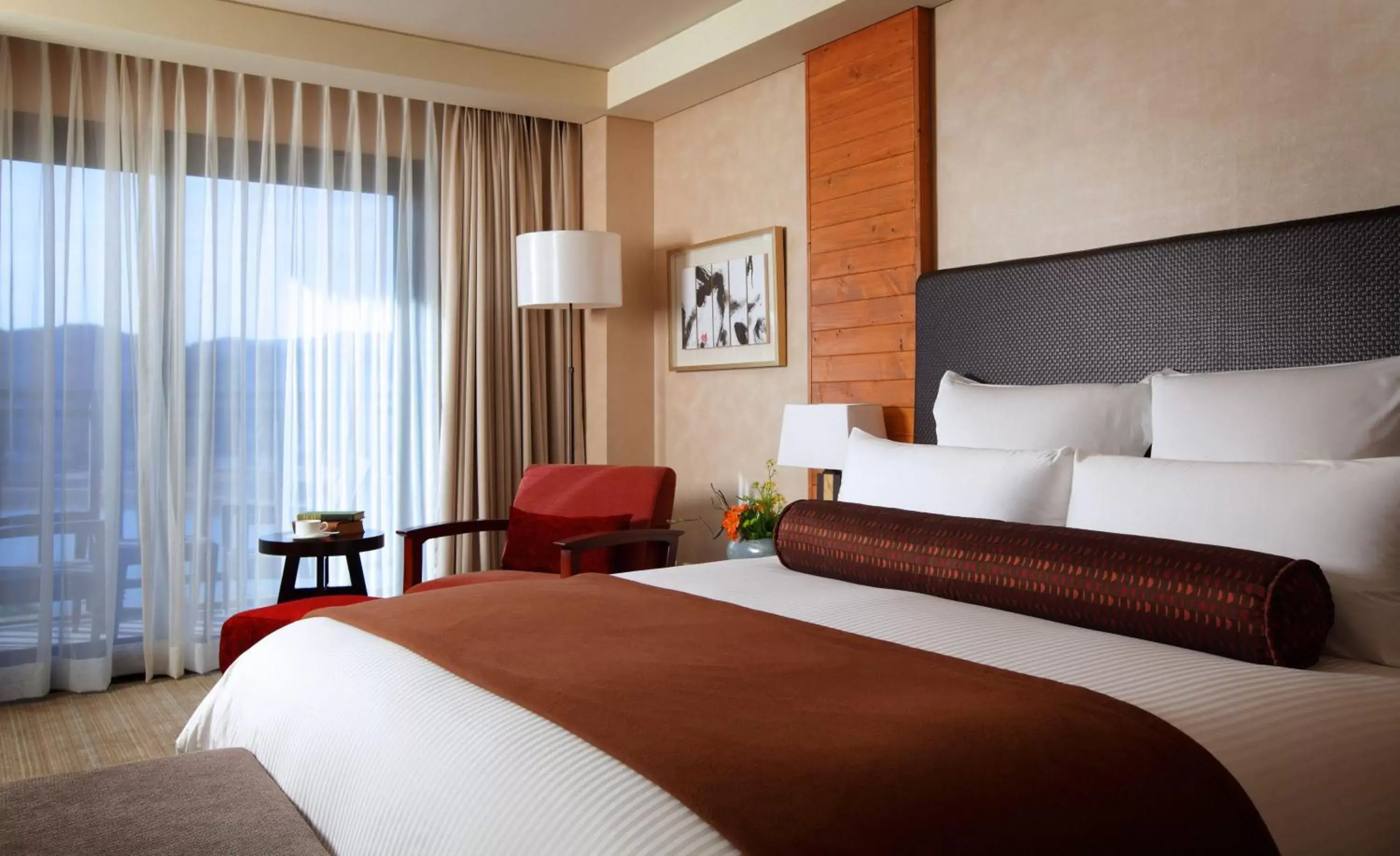 Bed in Intercontinental Alpensia Pyeongchang Resort, an IHG Hotel