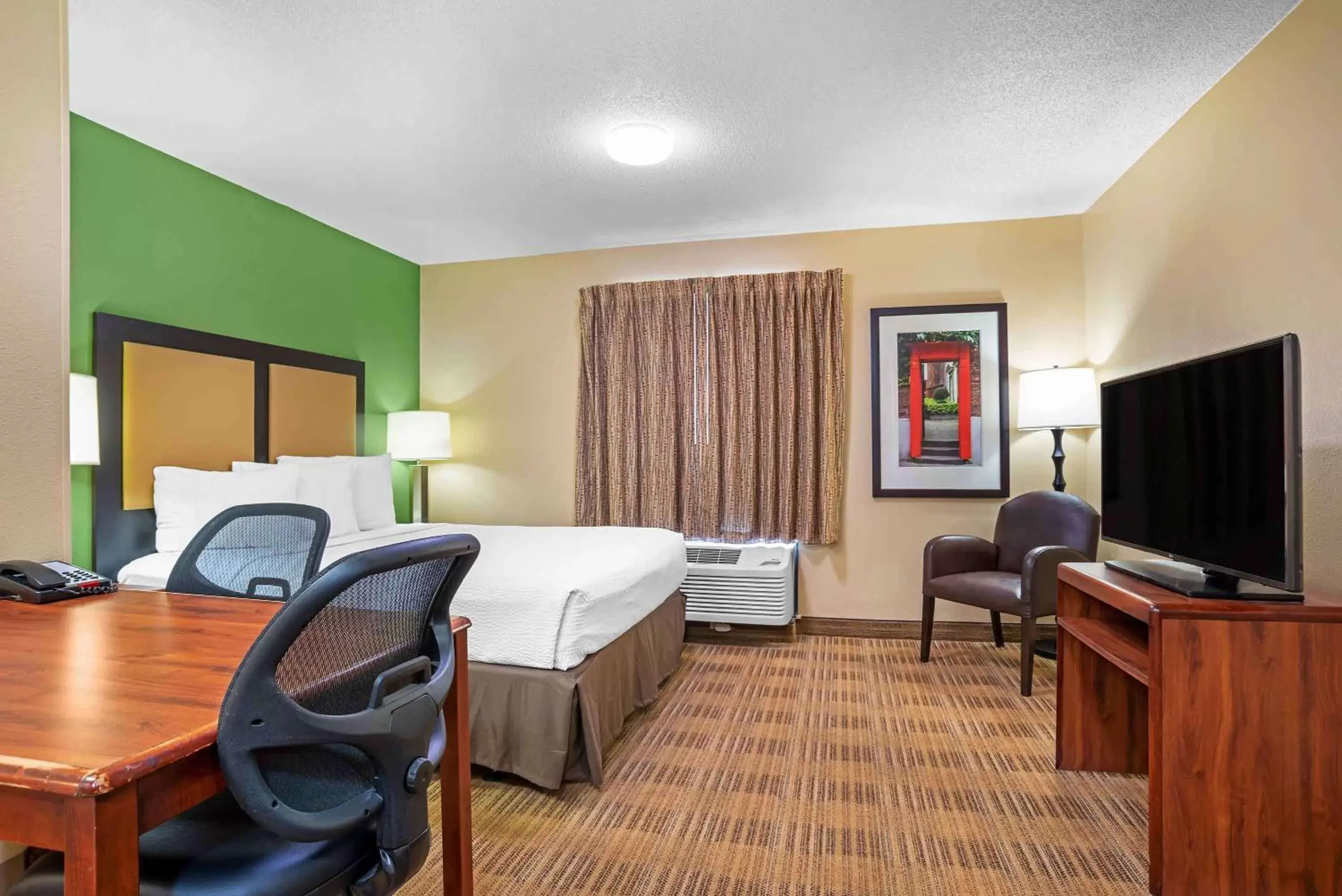 Bedroom in Extended Stay America Suites - Tallahassee - Killearn