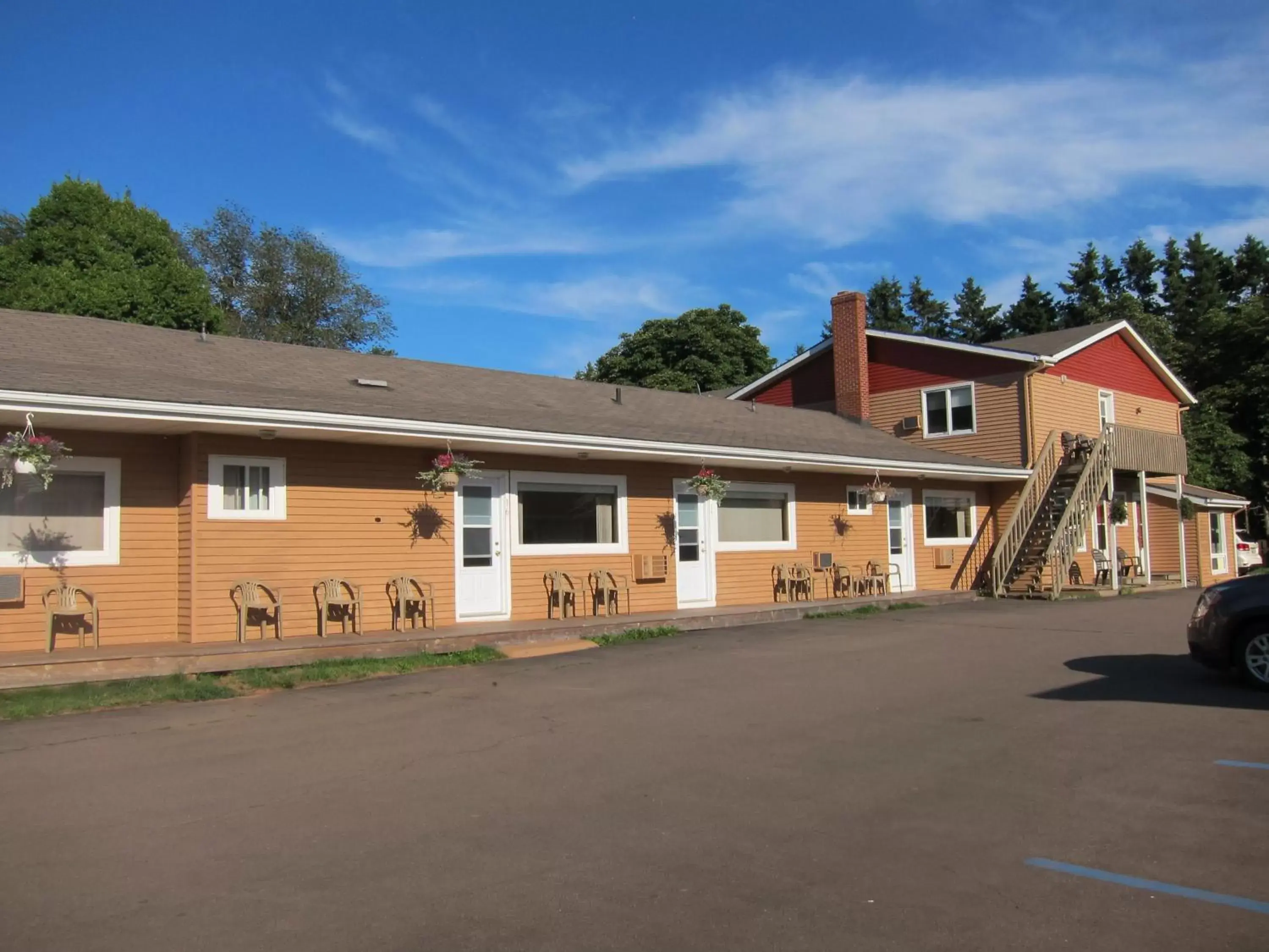 Facade/entrance, Property Building in Shine Motel