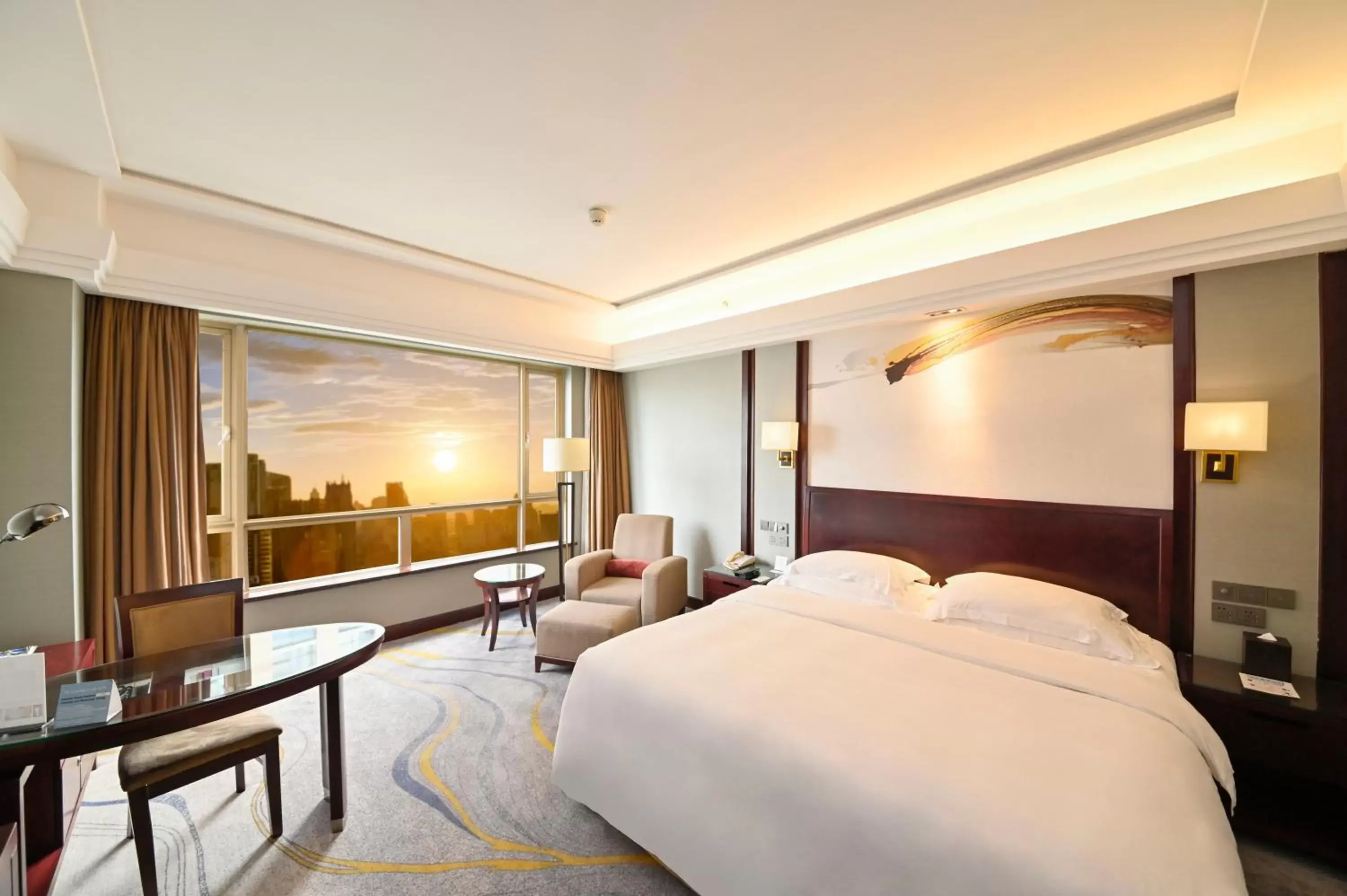 Photo of the whole room, Bed in Crowne Plaza City Center Ningbo, an IHG Hotel - Near Ningbo Railway Station