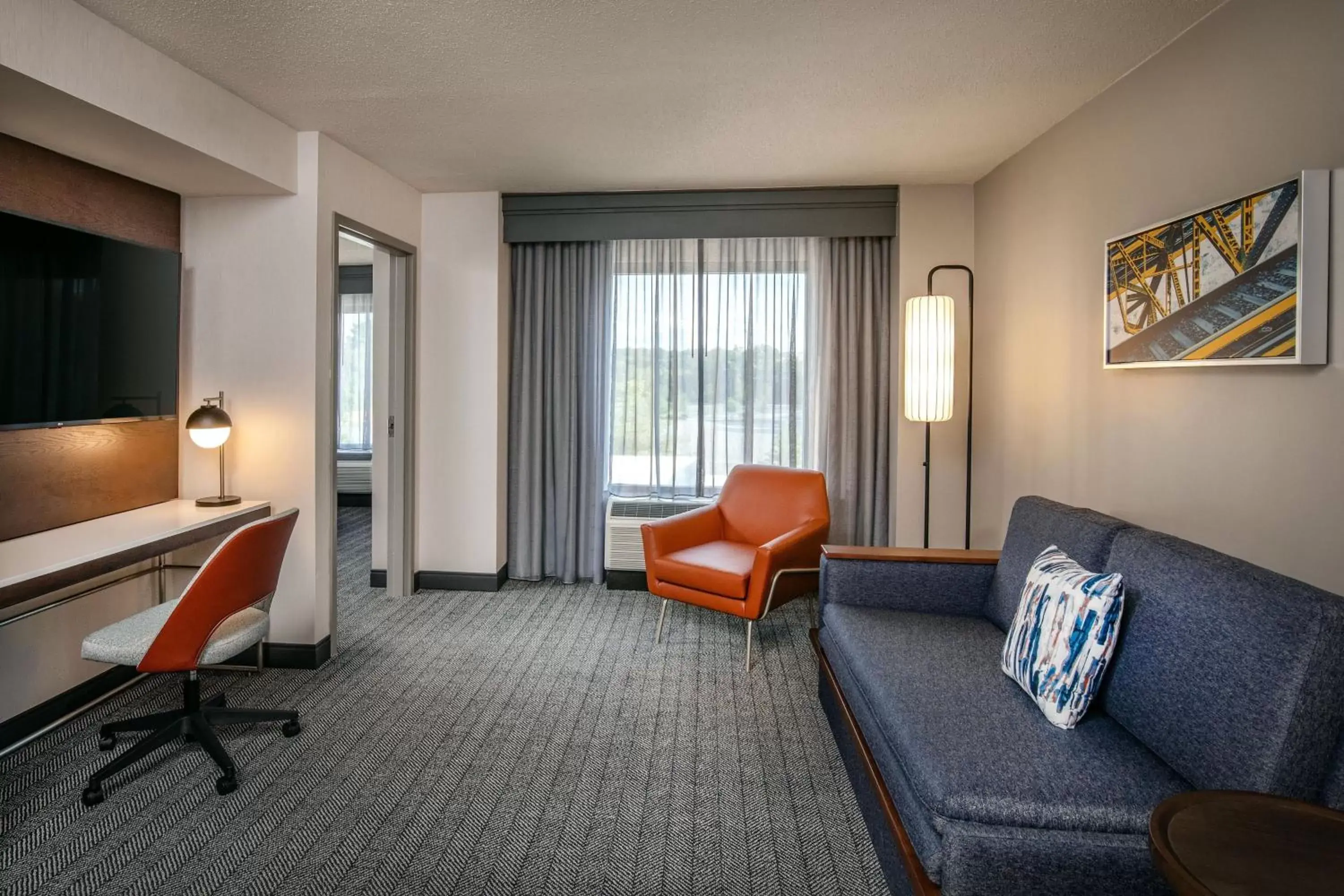 Photo of the whole room, Seating Area in Courtyard by Marriott Boston Billerica Bedford