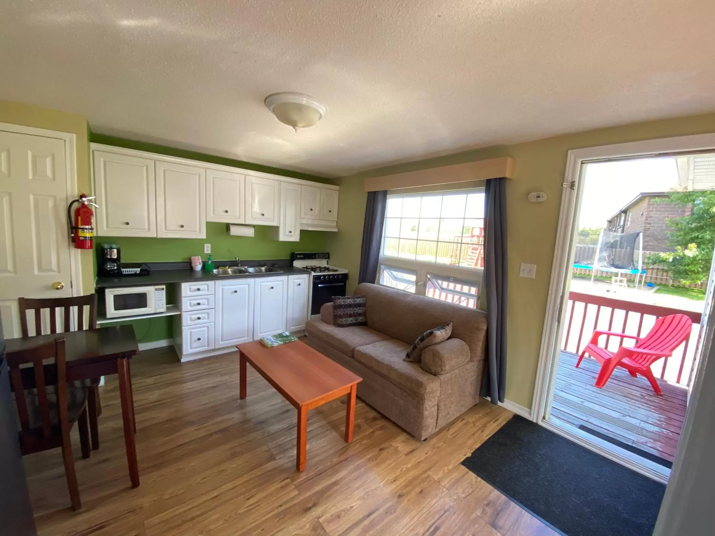 Kitchen/Kitchenette in Lakeshore Suites