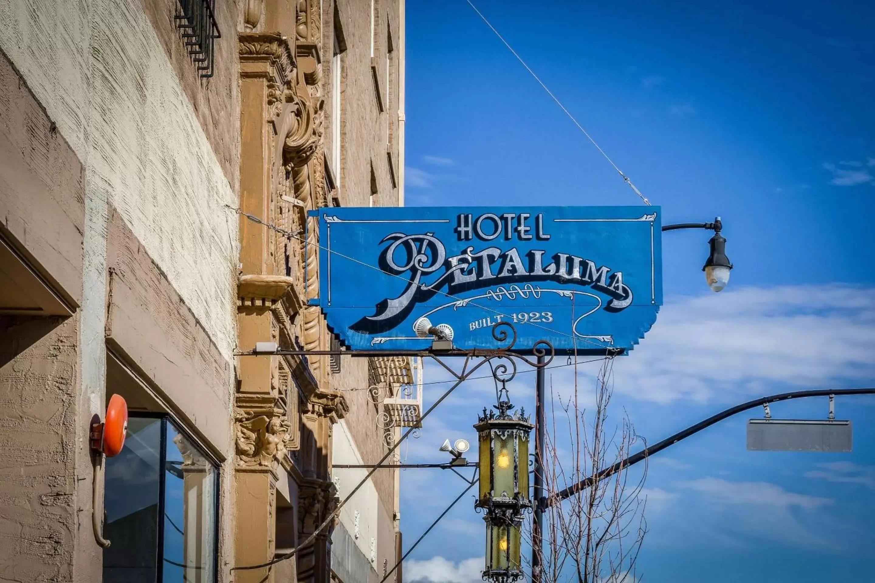 Property building, Property Logo/Sign in Hotel Petaluma, Ascend Hotel Collection