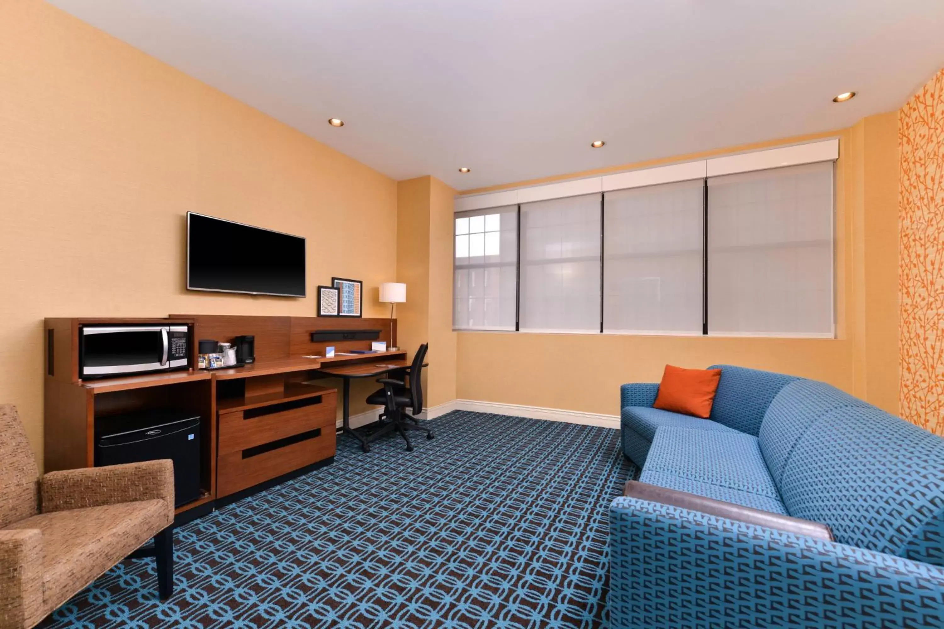 Living room, Seating Area in Fairfield Inn & Suites by Marriott Albany Downtown