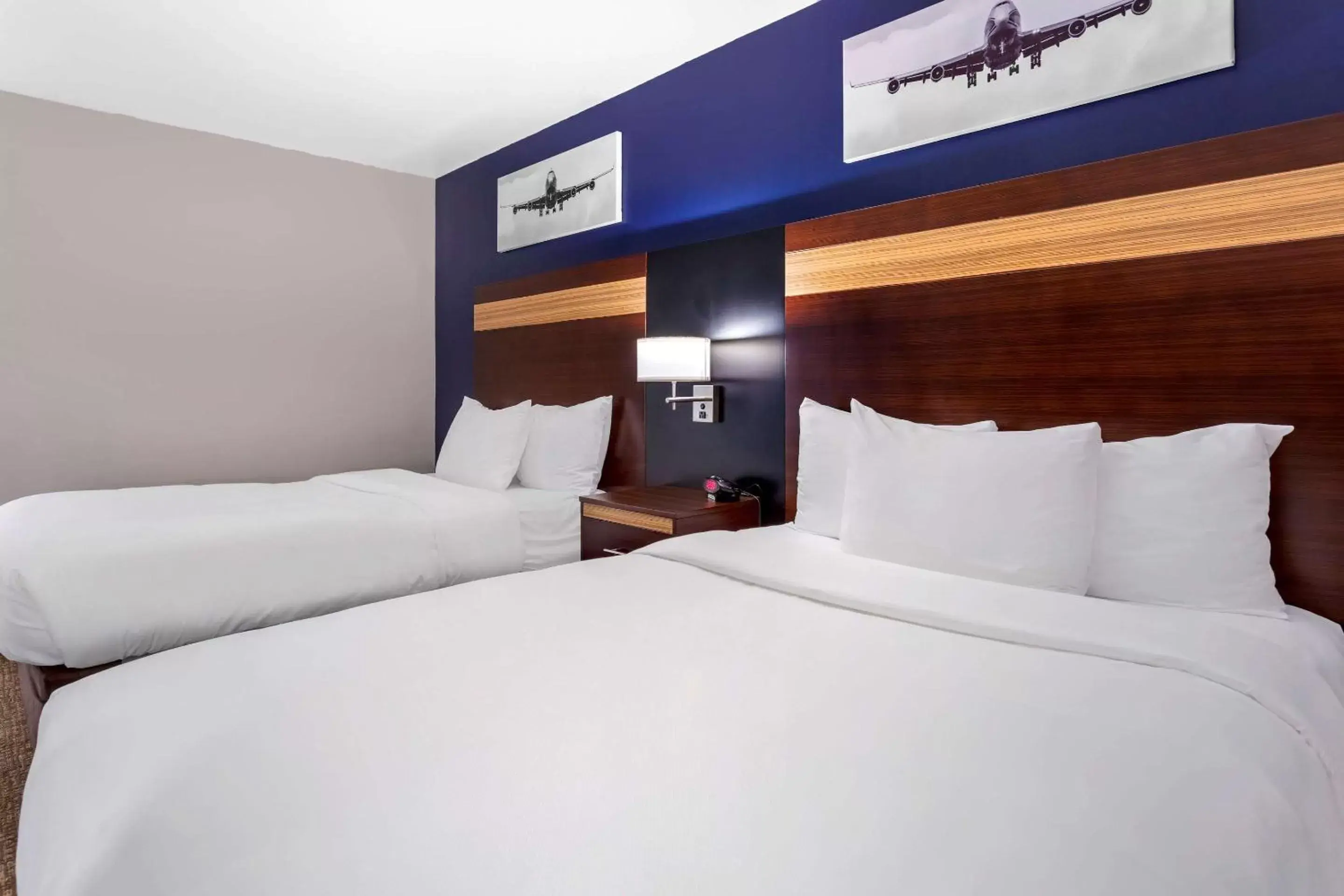 Photo of the whole room, Bed in Avion Inn Near LGA Airport, Ascend Hotel Collection