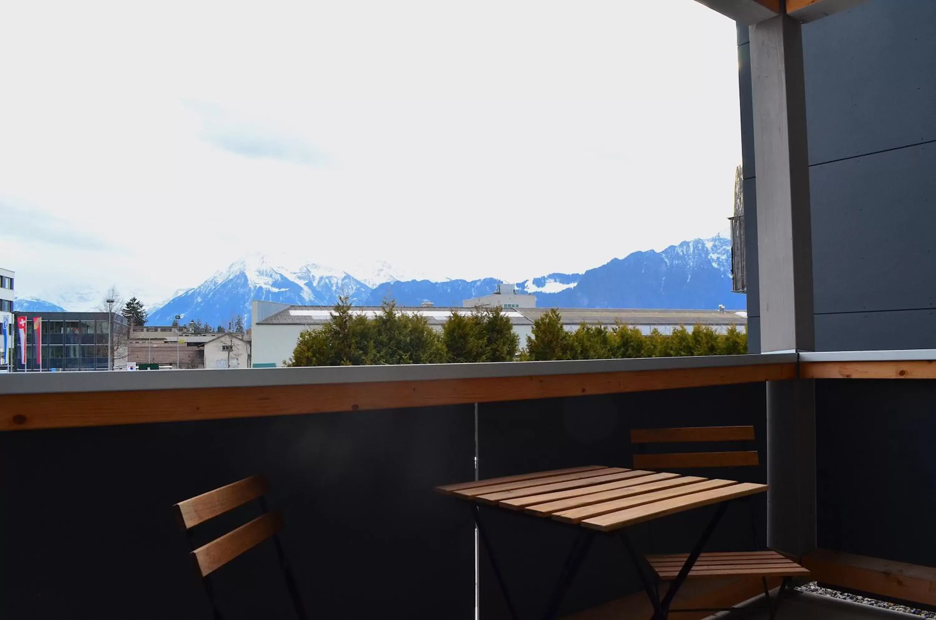 Balcony/Terrace, Mountain View in Guesthouse Meitschi Thun - contactless self check-in