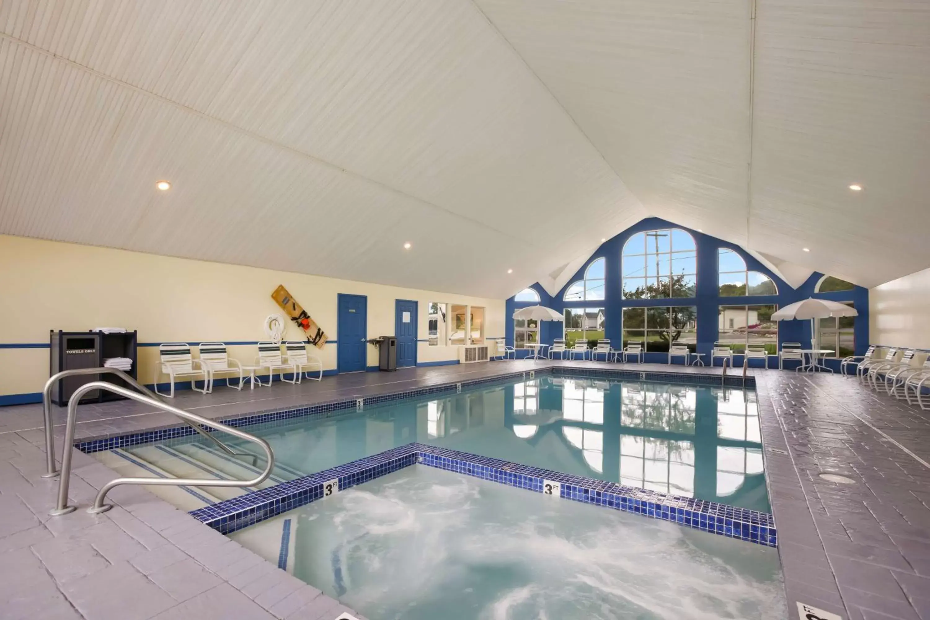 Pool view, Swimming Pool in Best Western Harbour Pointe Lakefront