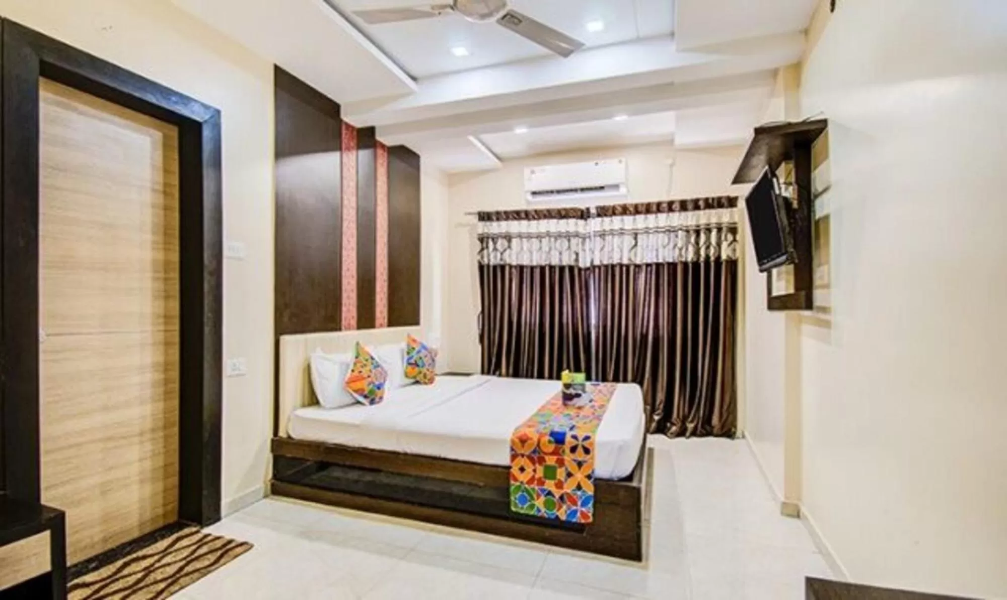 TV and multimedia, Bed in FabHotel Krishna Regency