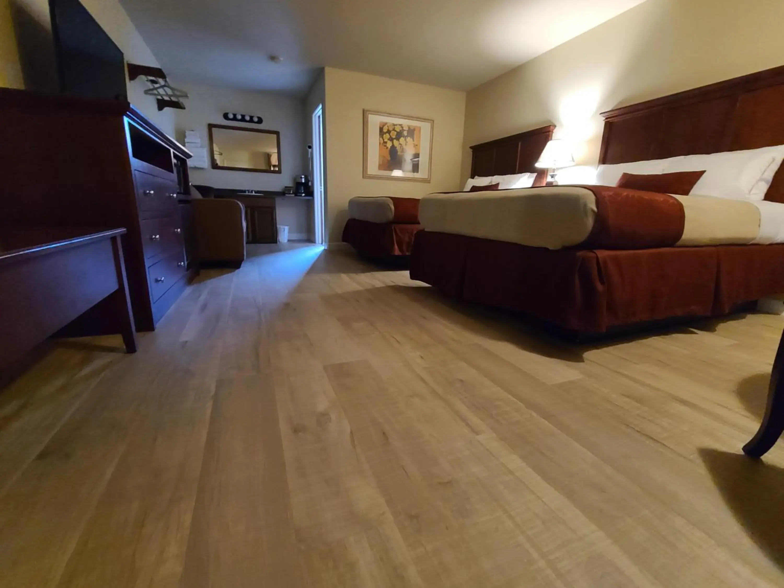Photo of the whole room, Bed in Homestead Motel