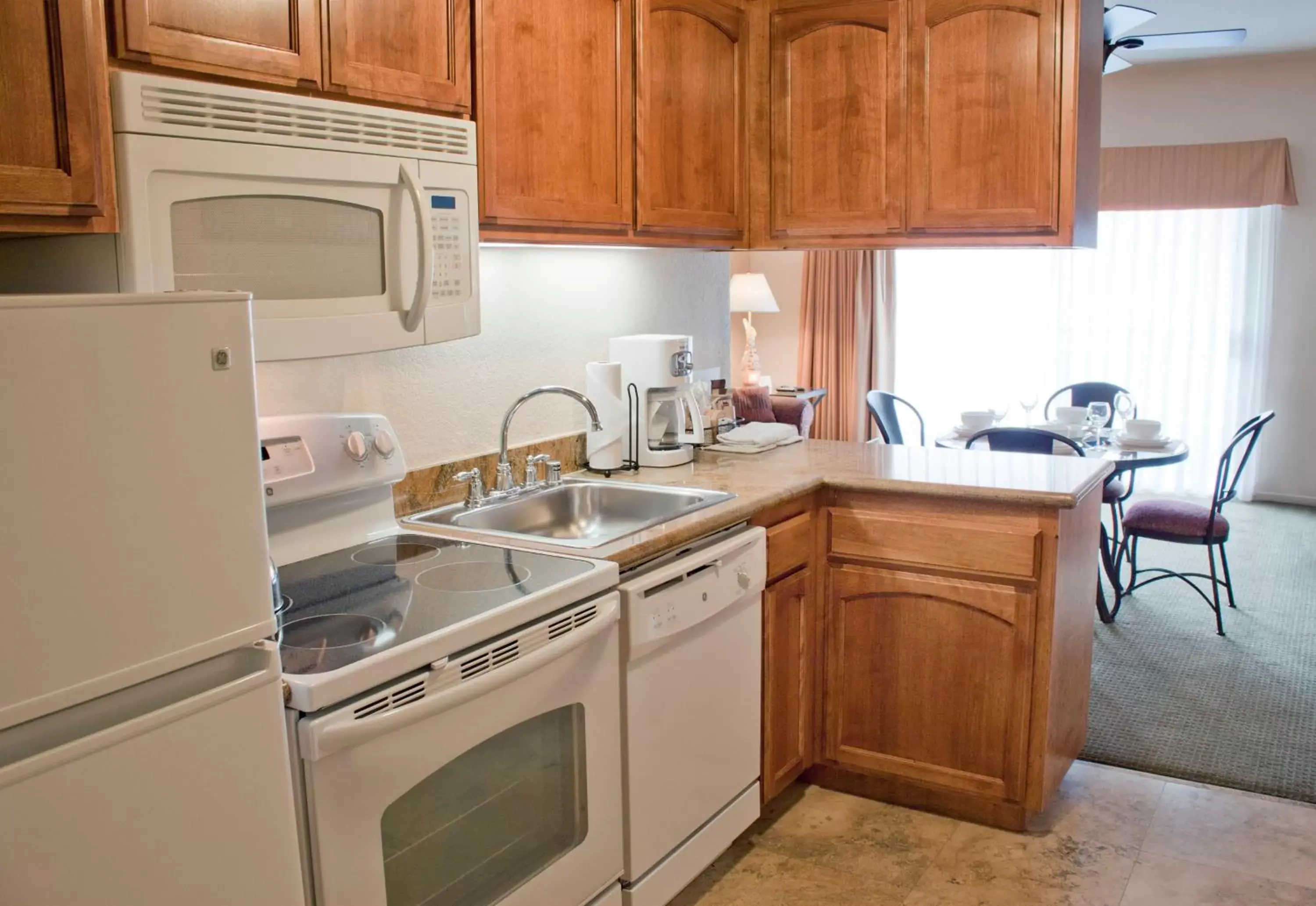 Kitchen or kitchenette, Kitchen/Kitchenette in San Luis Bay Inn