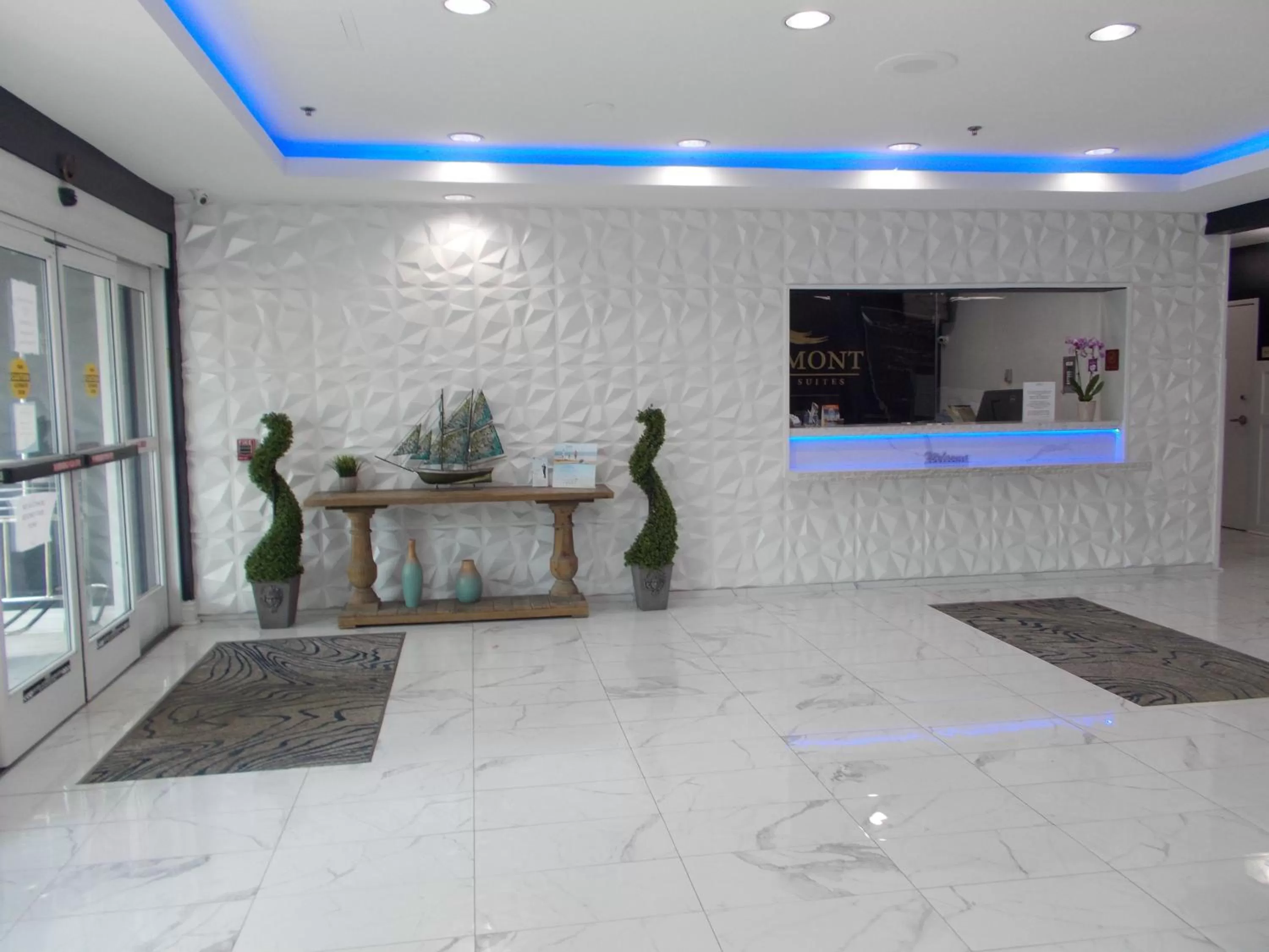 Lobby or reception in Baymont on the lake by Wyndham Hot Springs