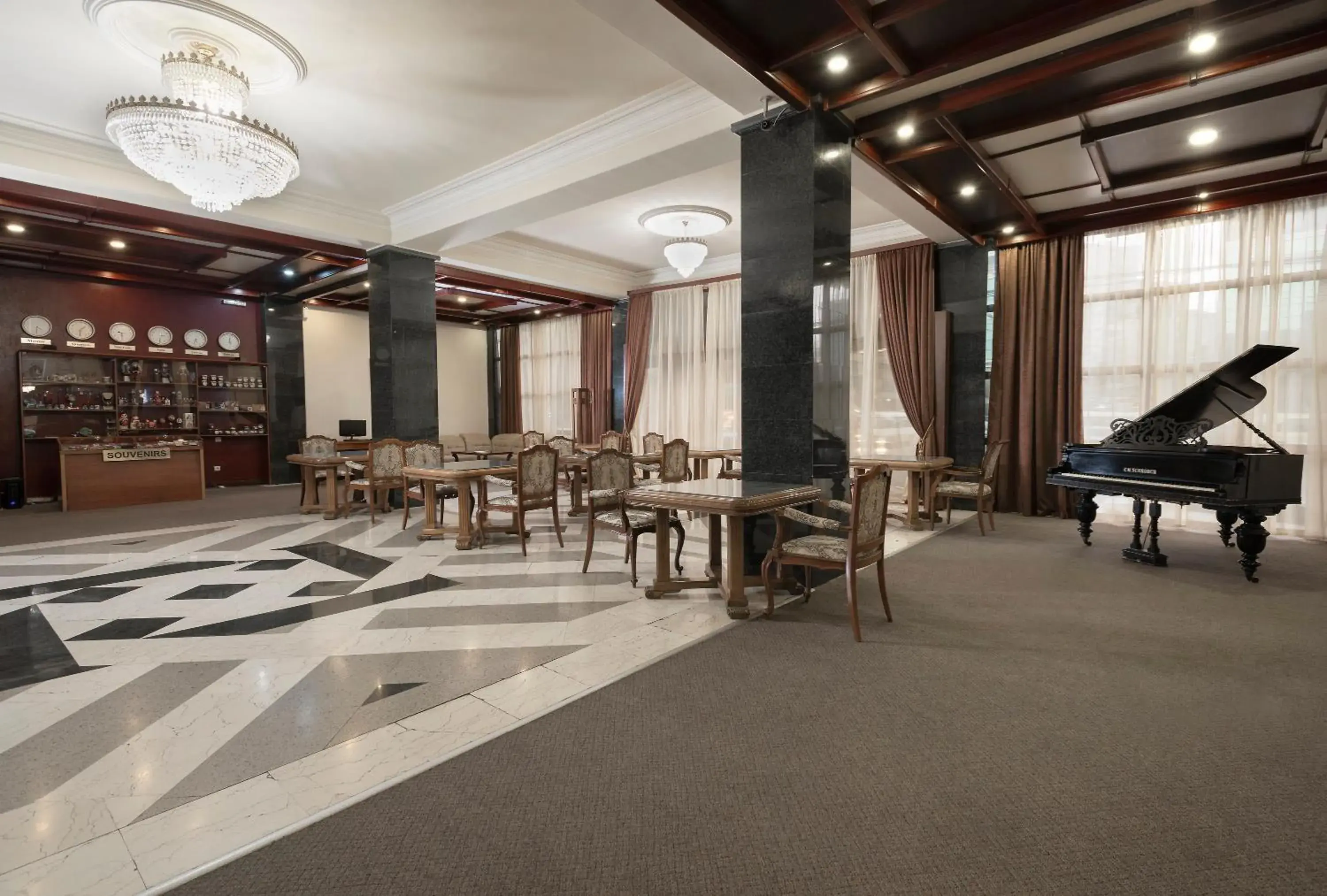 Lounge or bar, Restaurant/Places to Eat in Ani Central Inn