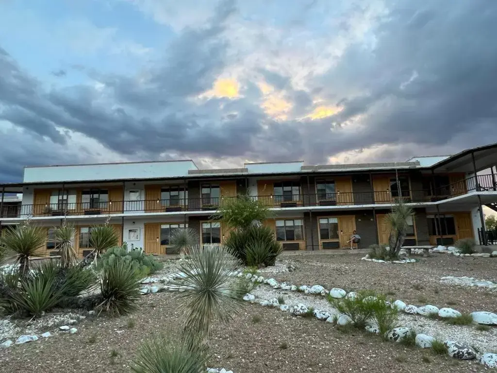 Property Building in Landmark Lookout Lodge