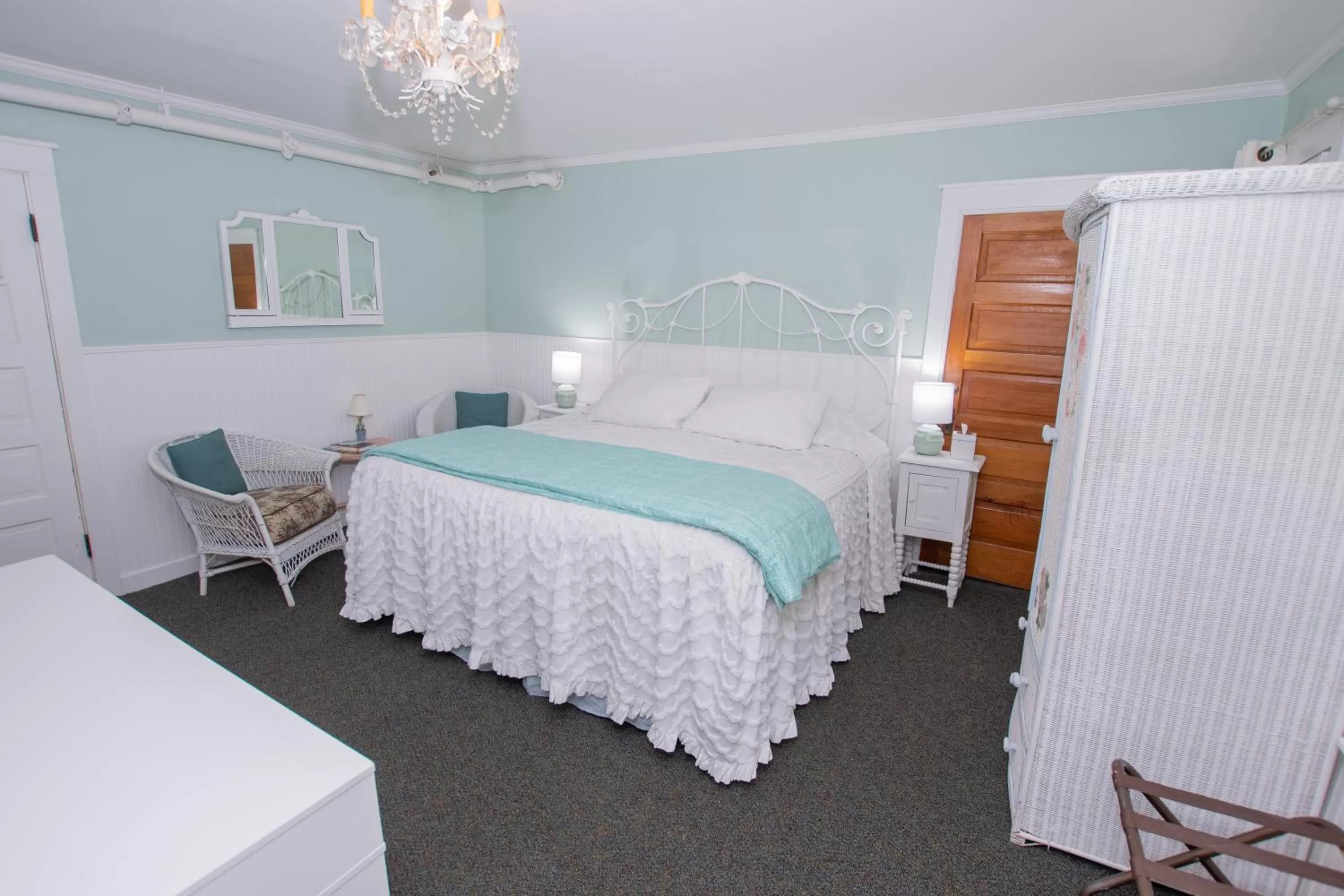 Photo of the whole room, Bed in Terrace Inn and 1911 Restaurant