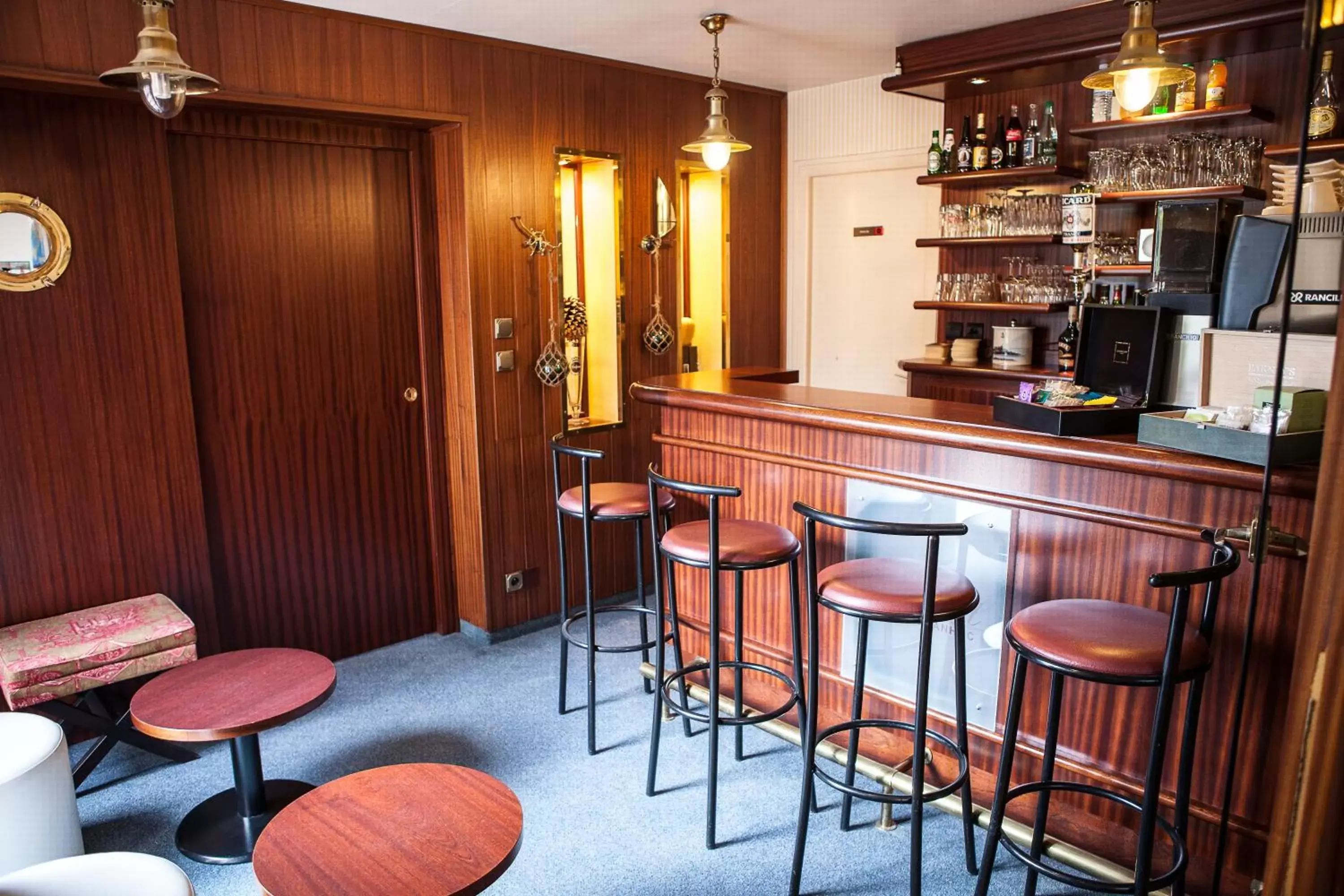 Lounge or bar, Lounge/Bar in Hotel Le Branhoc - Brit Hotel Auray