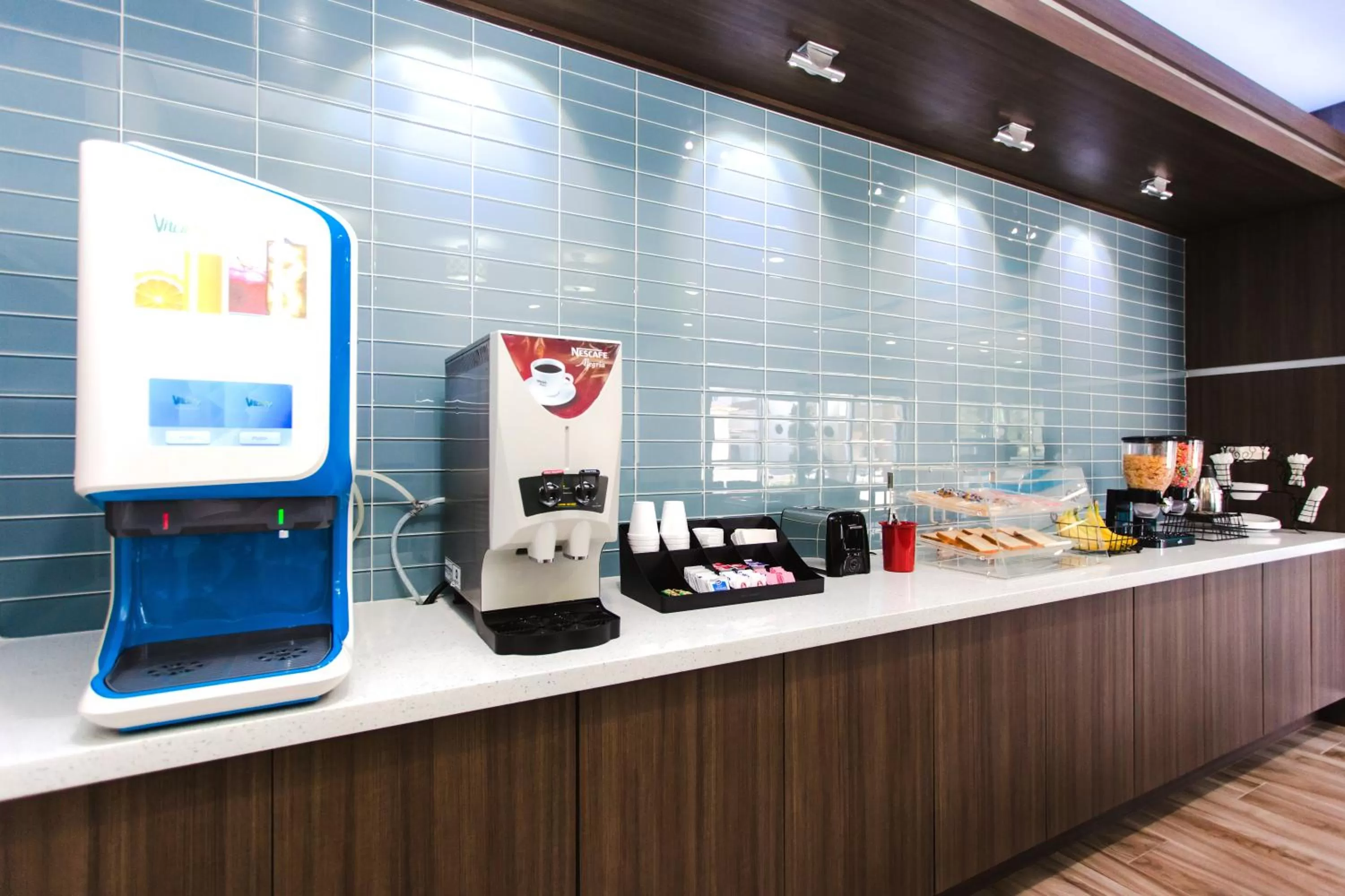 Breakfast in Express Inn - Spring