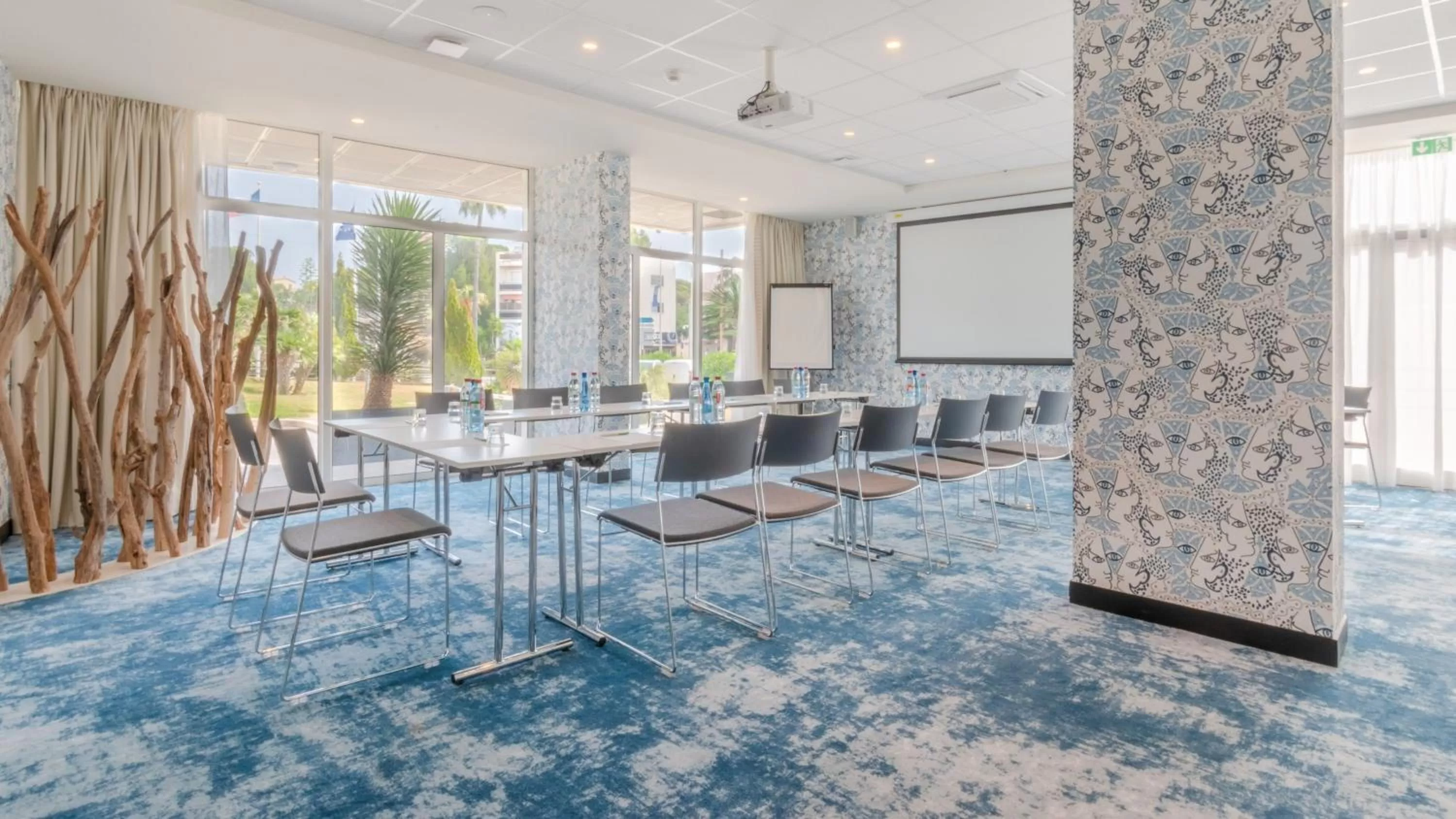 Meeting/conference room in Holiday Inn Nice - Port St Laurent by IHG